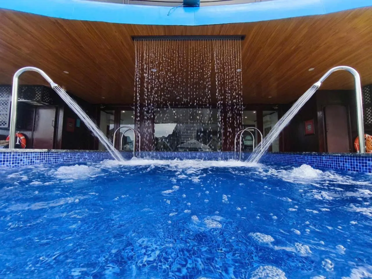 Swimming pool in Garden Legend Cruise