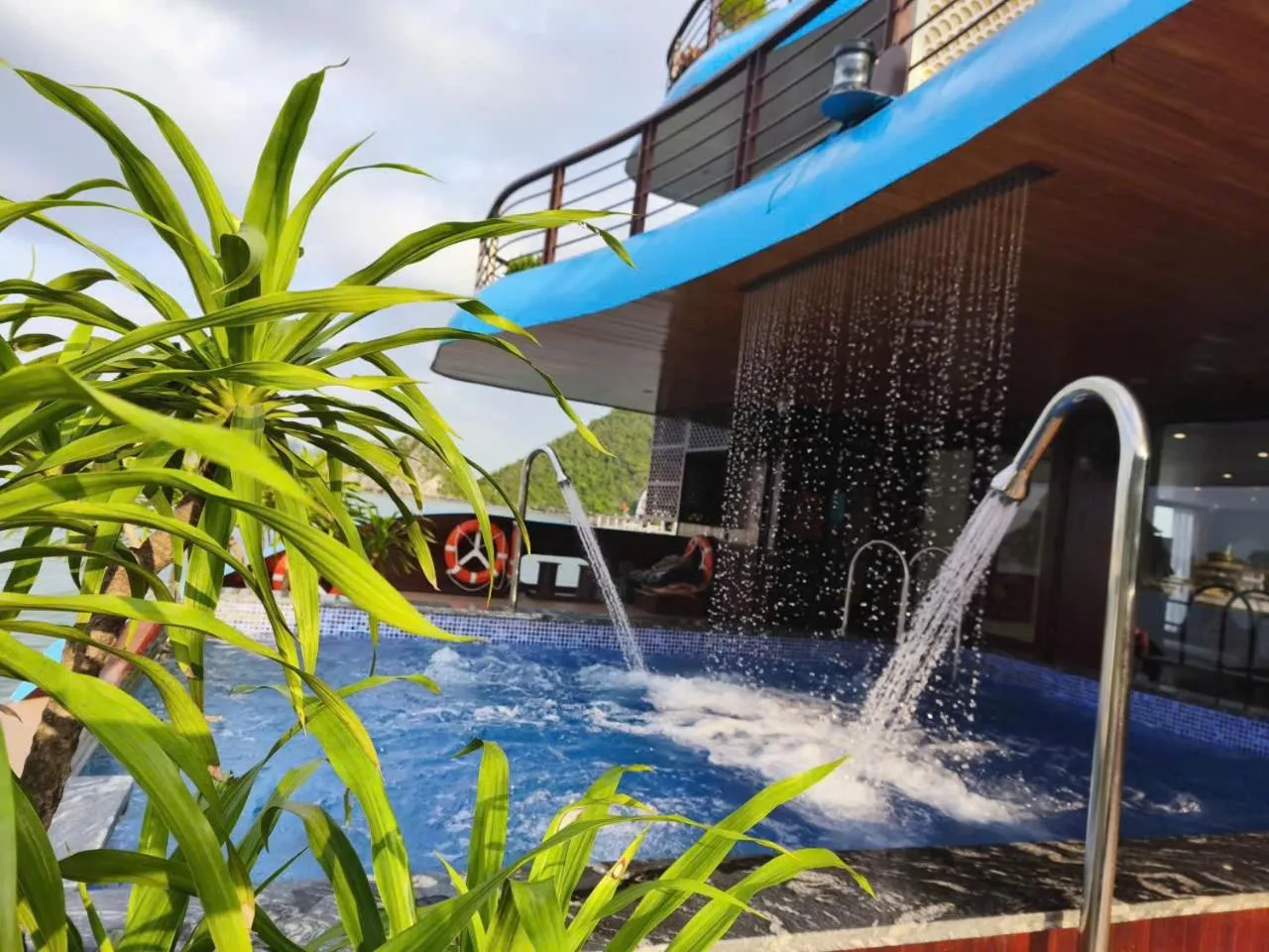 Swimming pool in Garden Legend Cruise
