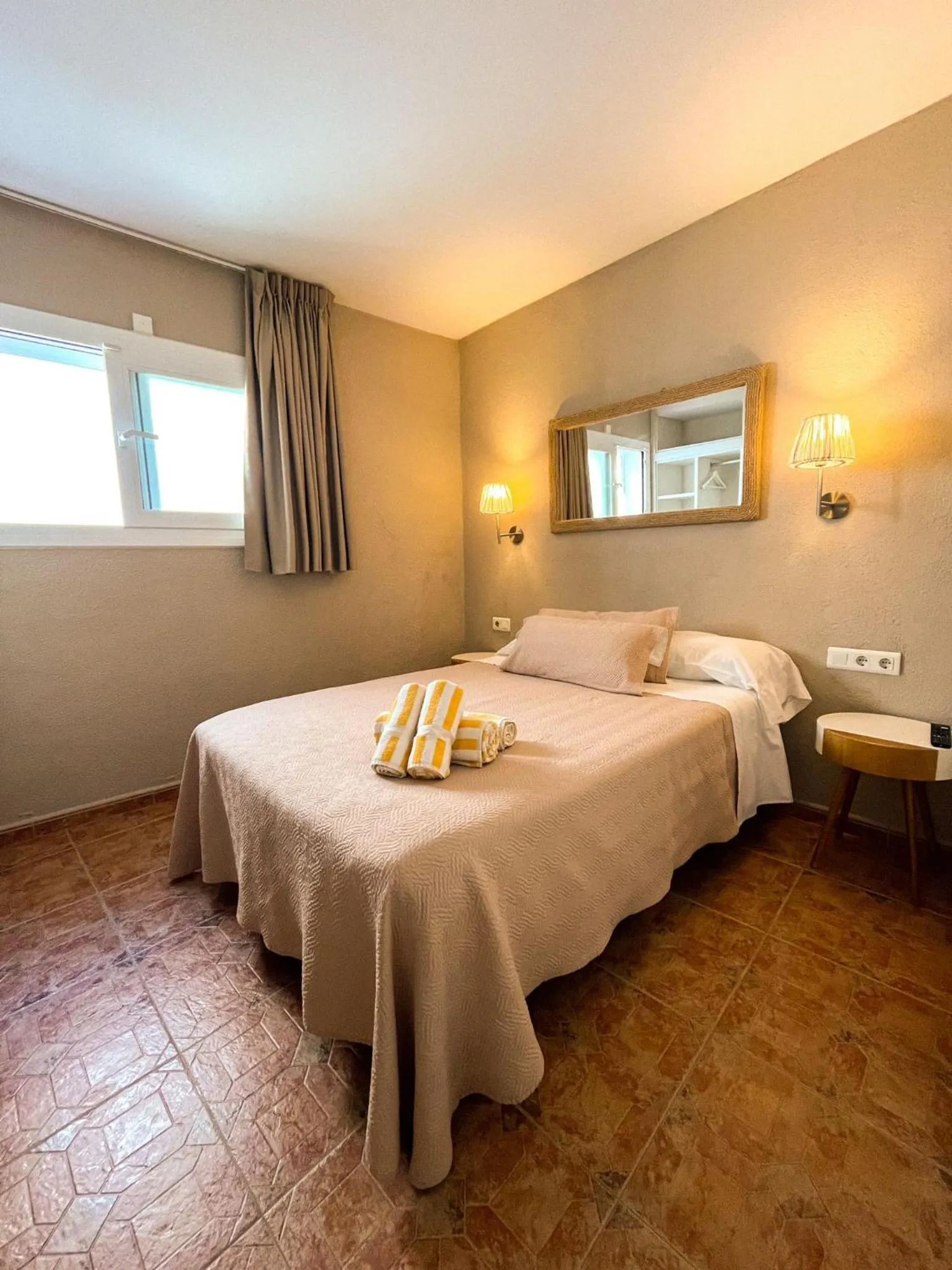 Photo of the whole room, Bed in La Fonda