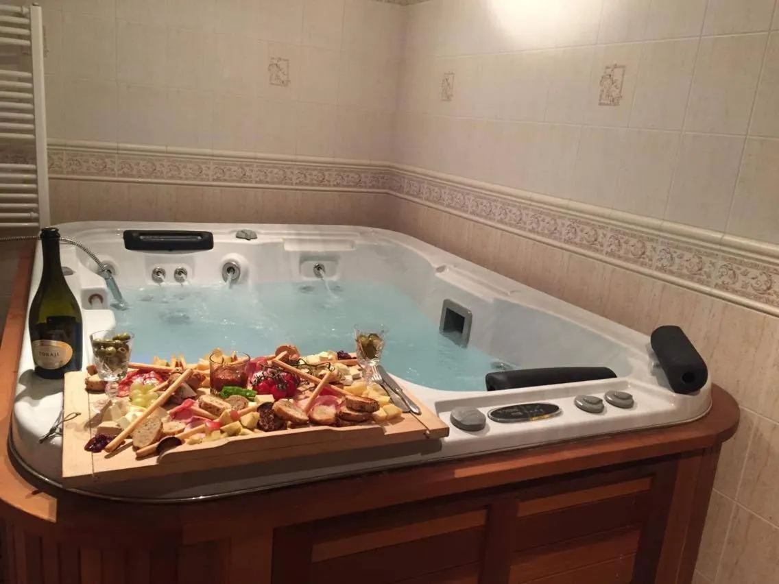 Hot Tub in Villamerica