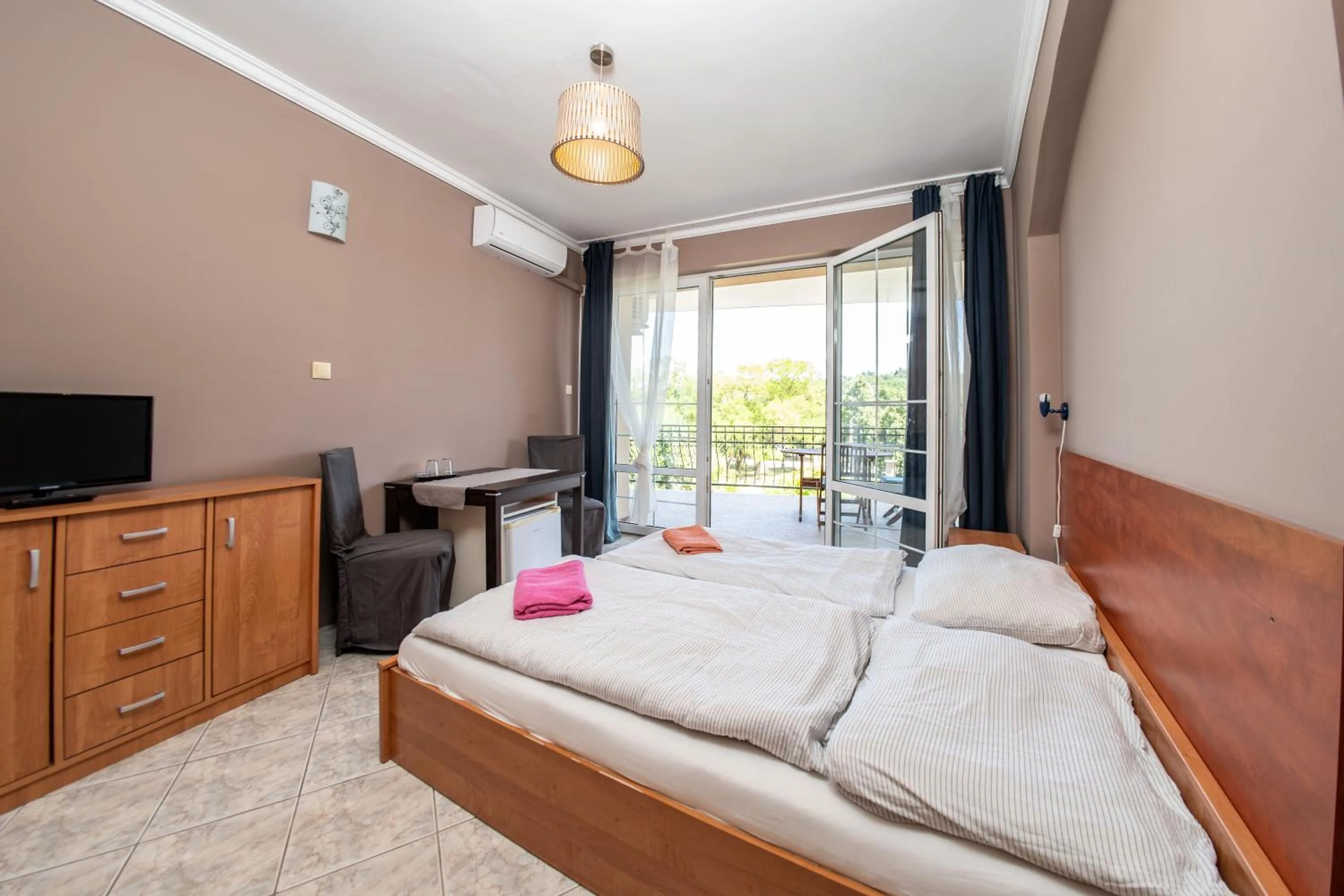 Photo of the whole room, Bed in Villamerica