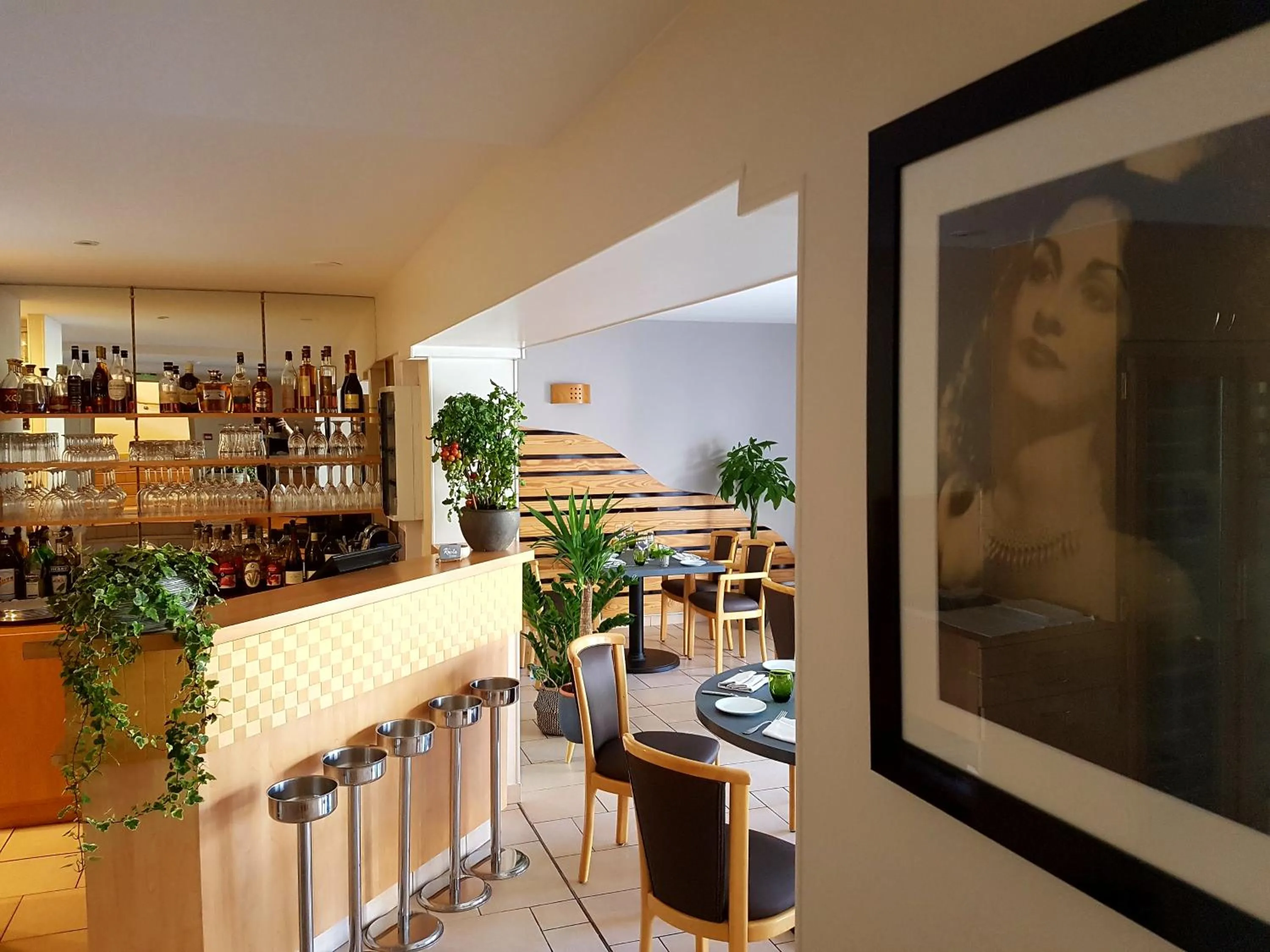 Restaurant/places to eat in Beau Rivage