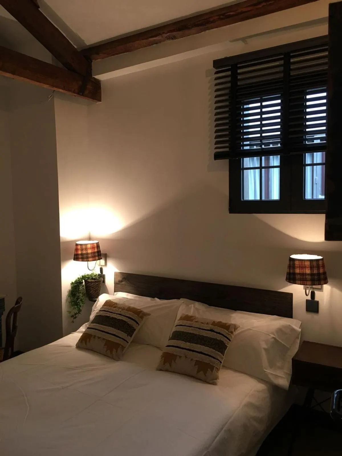 Bedroom, Bed in LaNave