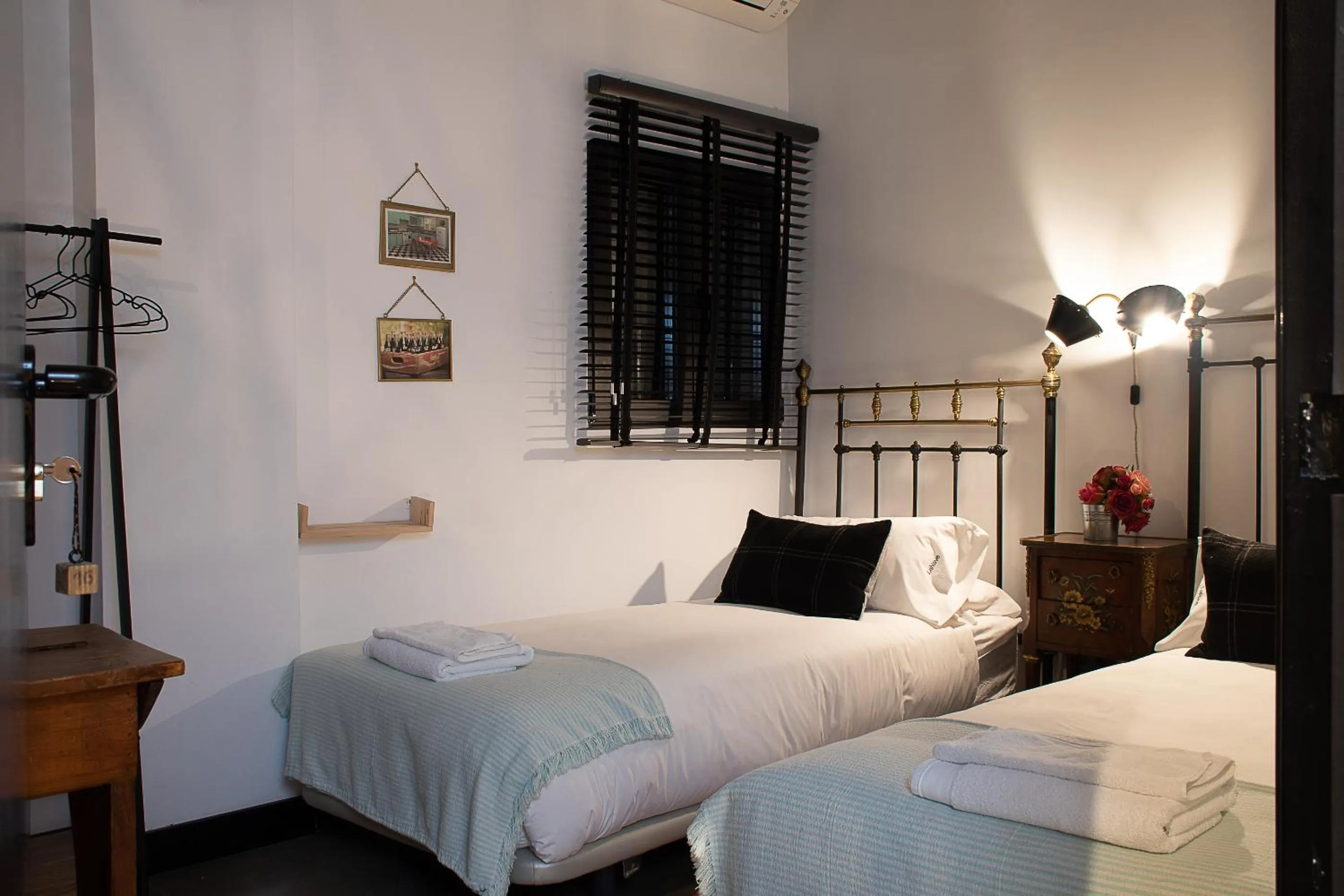 Photo of the whole room, Bed in LaNave