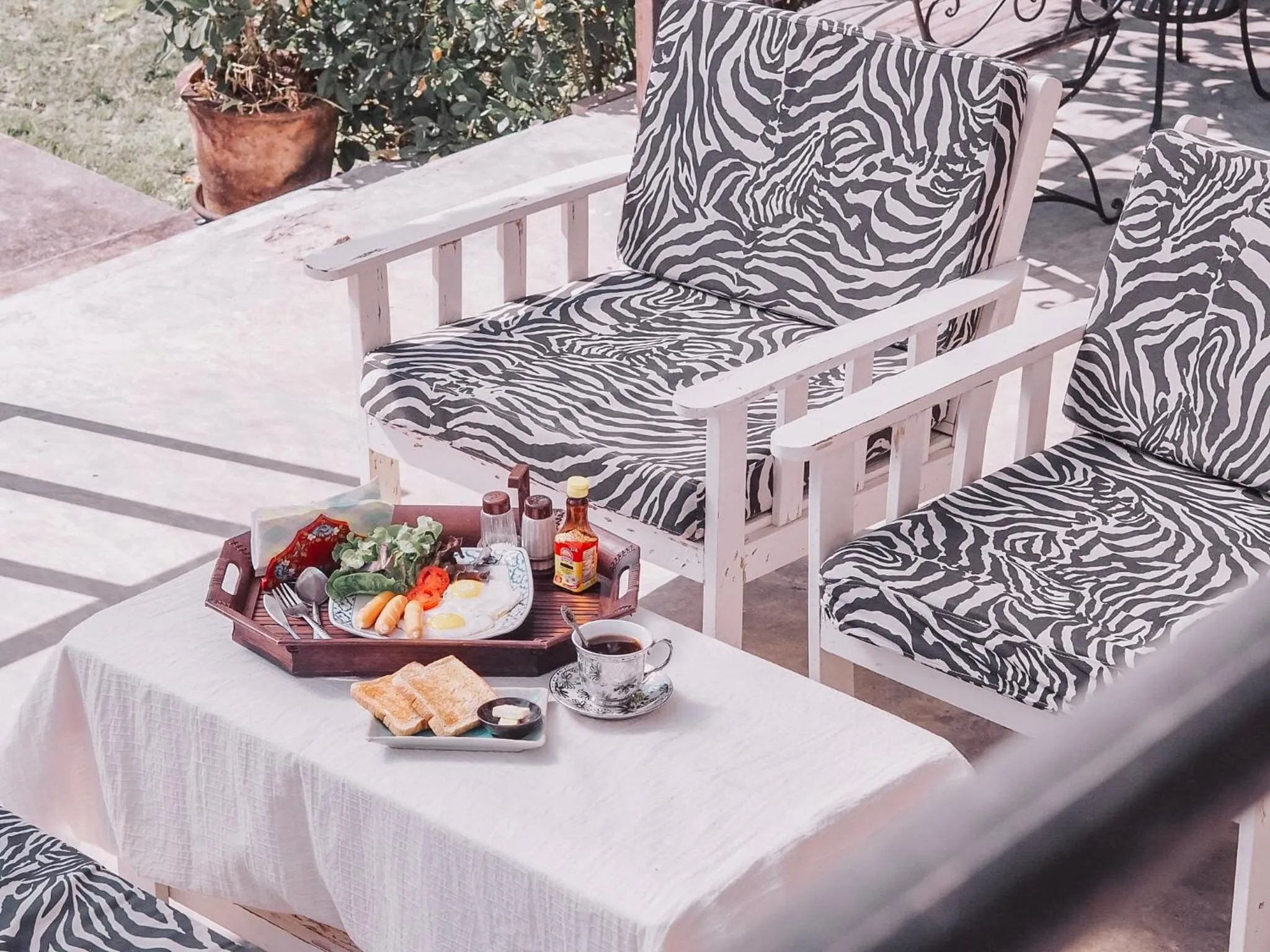 Restaurant/places to eat in Hip Home at Hod