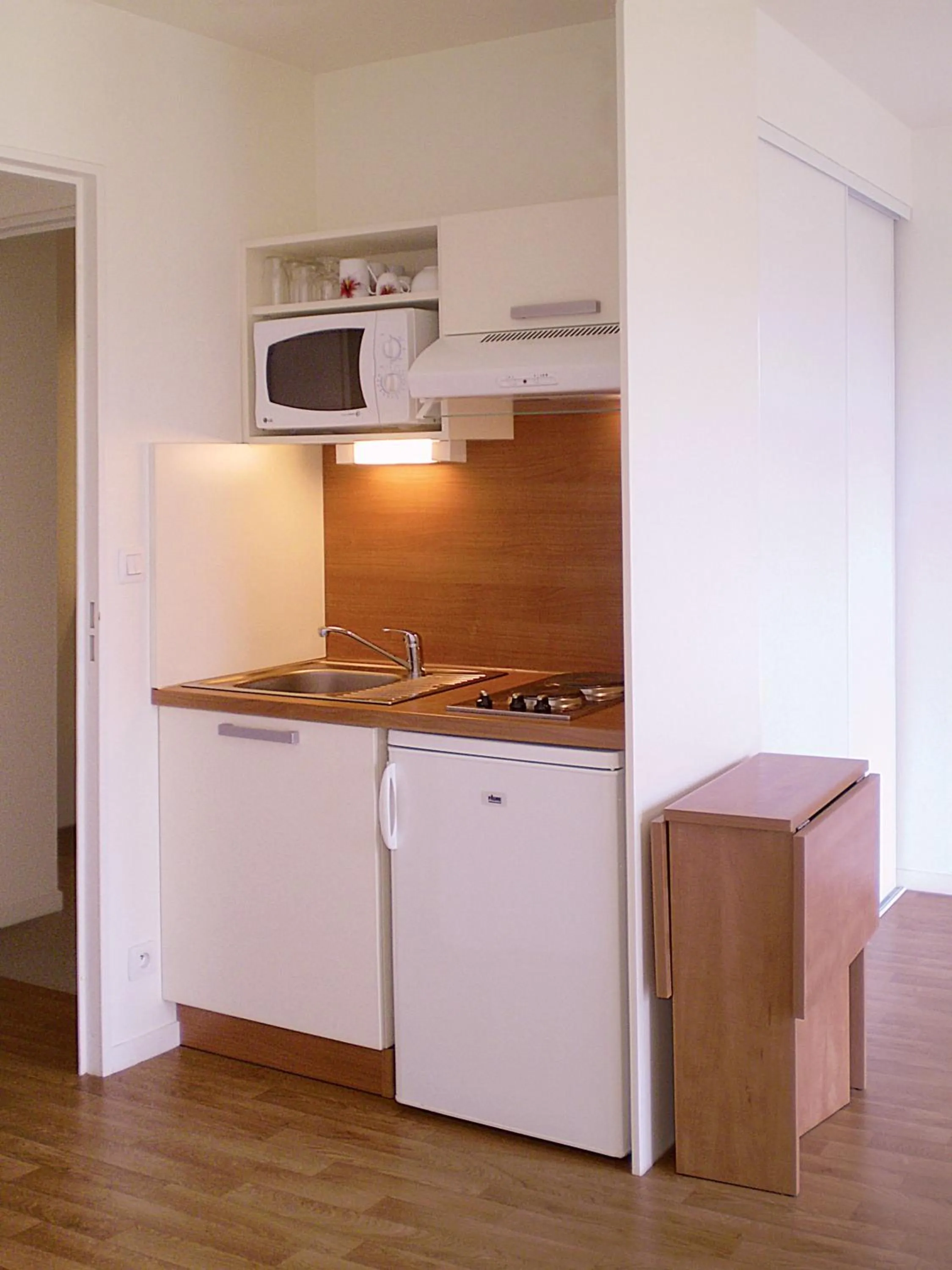 Kitchen or kitchenette in Séjours & Affaires Rennes Longs Champs