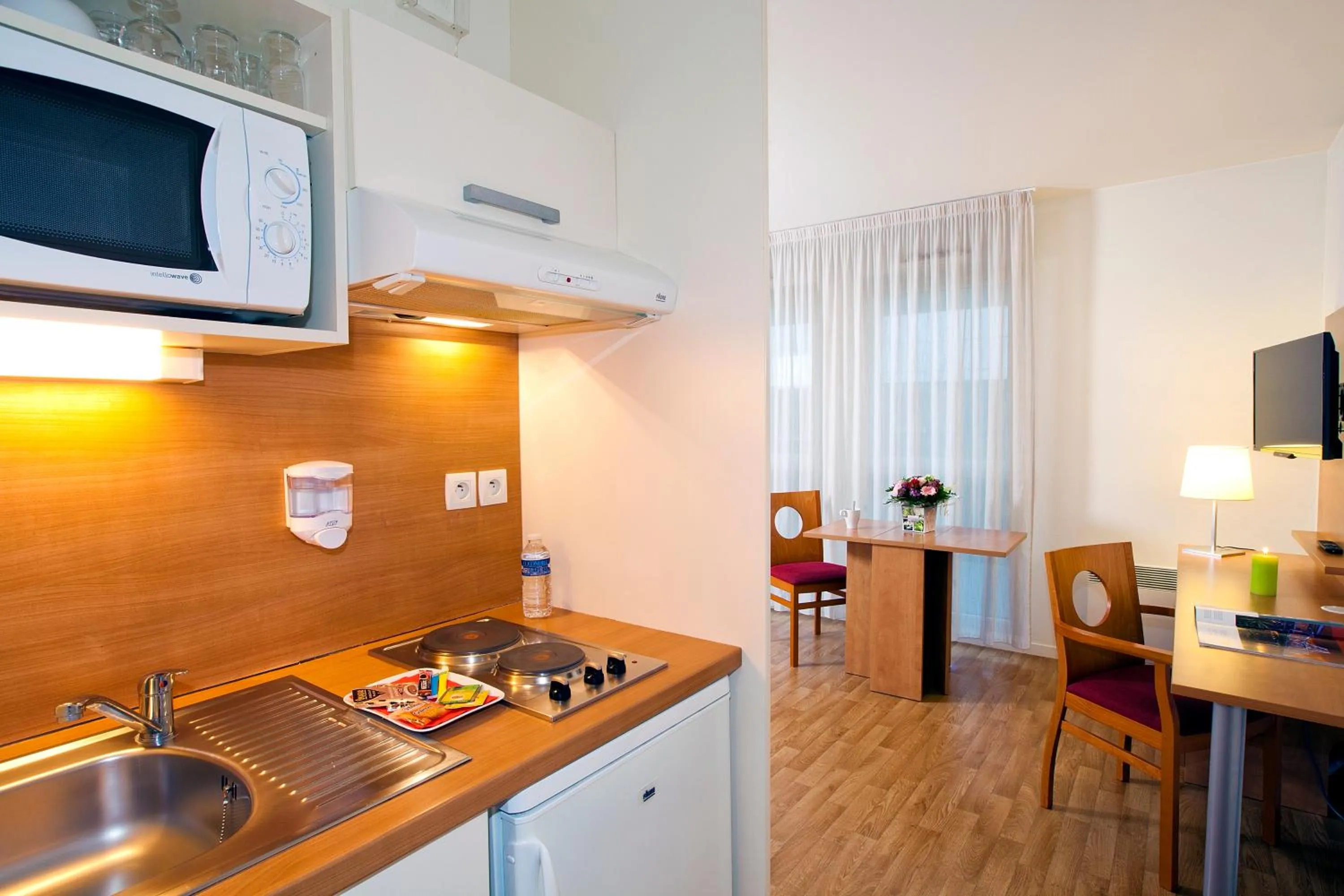 Kitchen or kitchenette in Séjours & Affaires Rennes Longs Champs