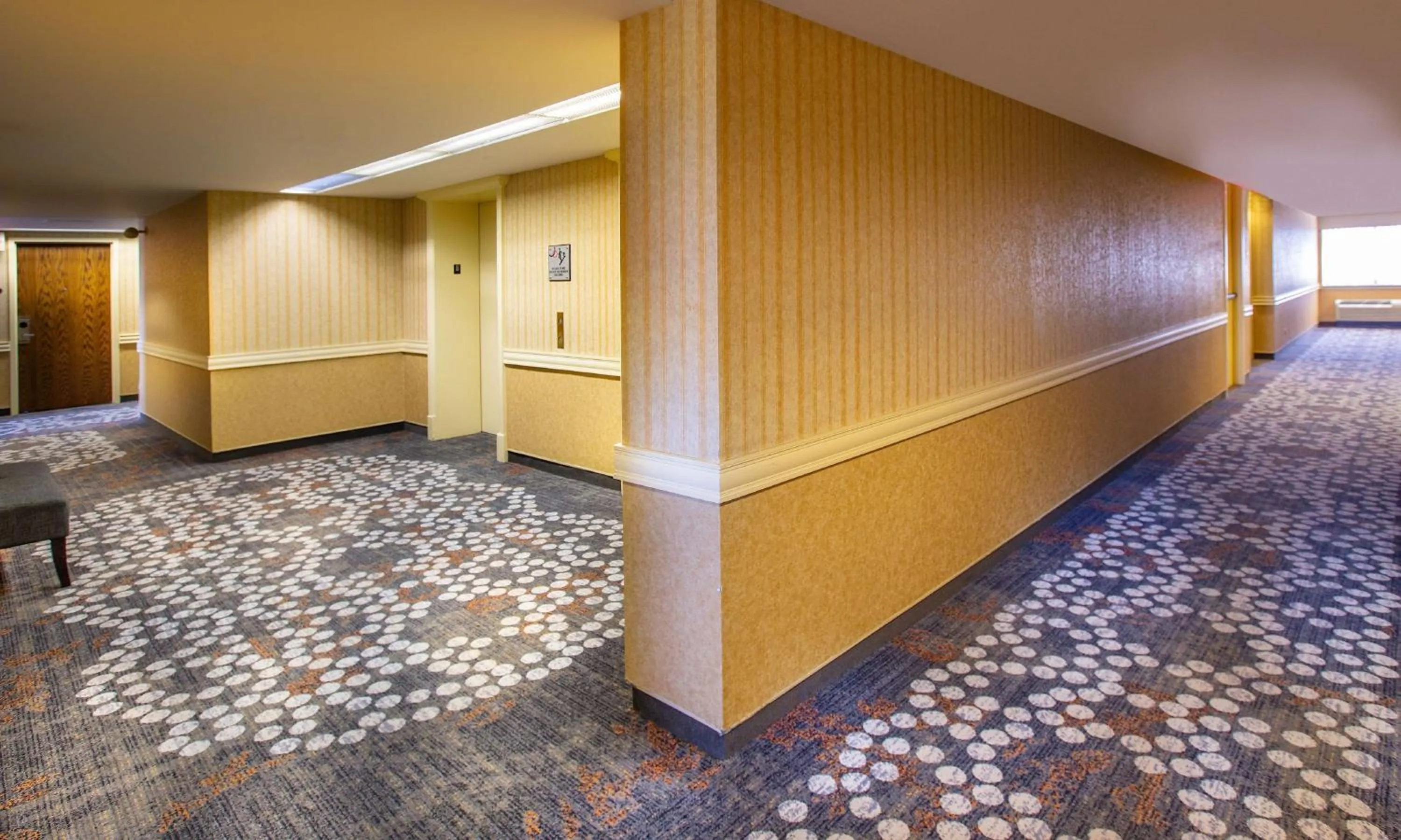 Property building in Hilton Chicago/Northbrook