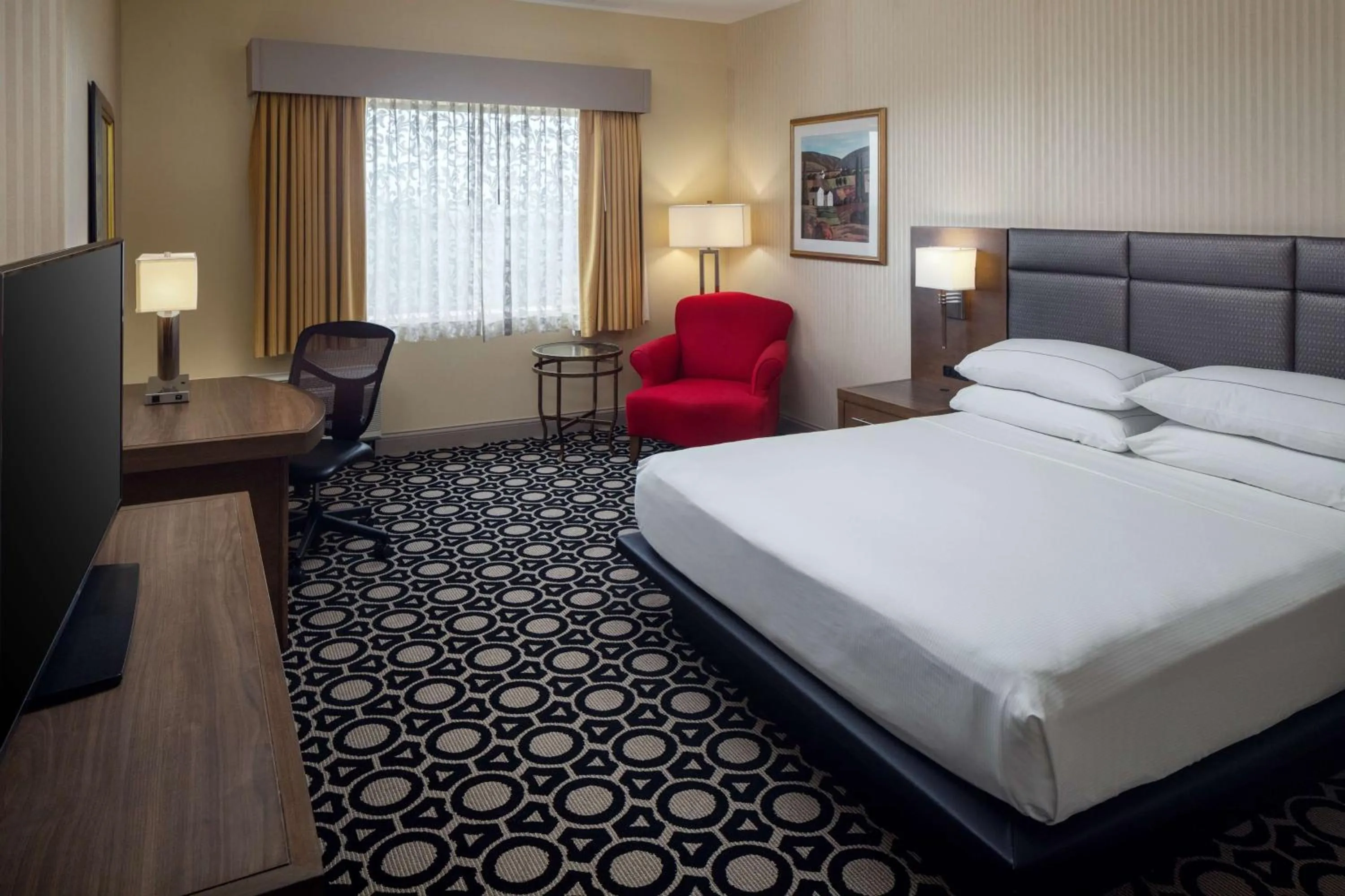 Photo of the whole room, Bed in Hilton Chicago/Northbrook