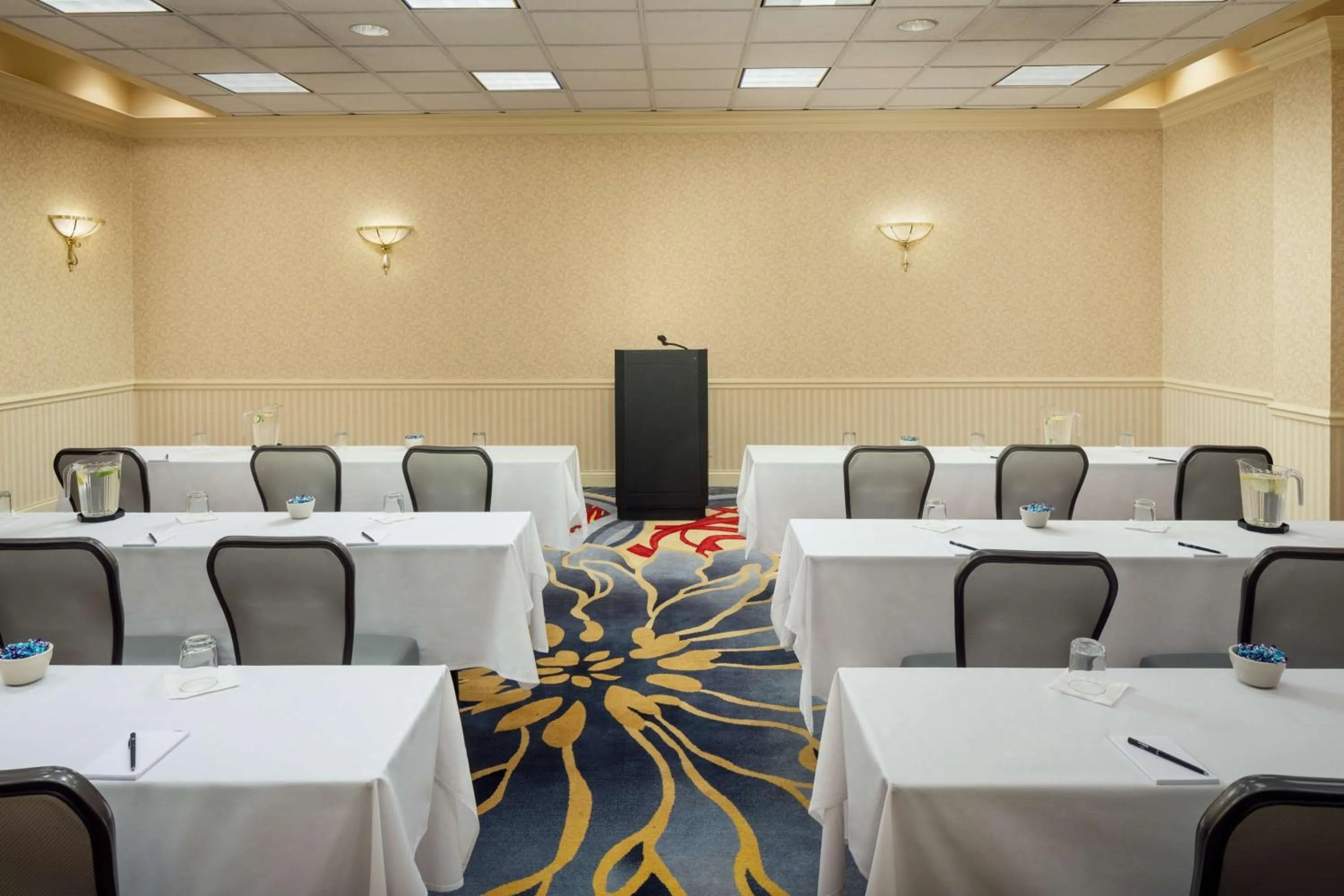 Meeting/conference room in Hilton Chicago/Northbrook