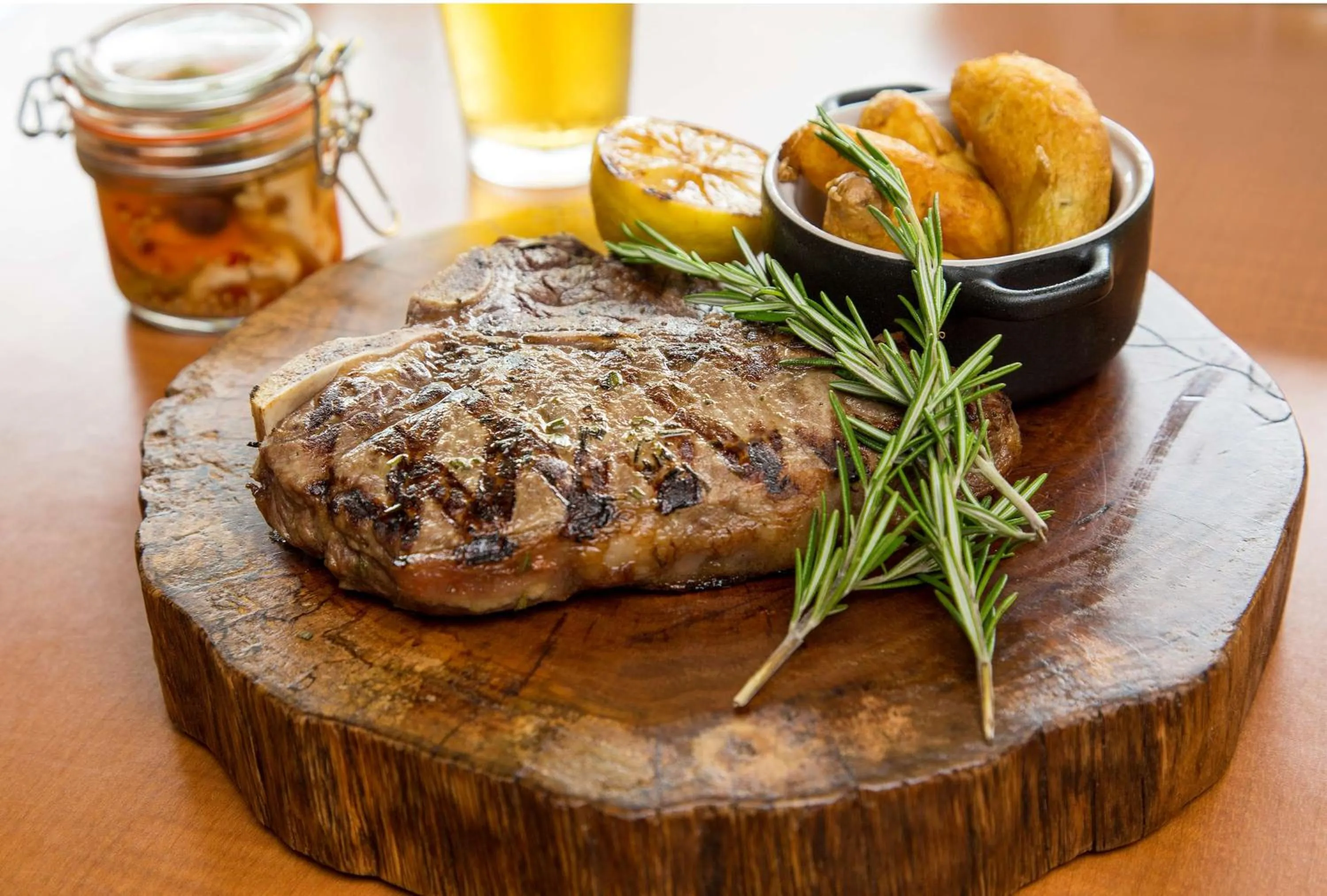 Restaurant/places to eat in Hilton Chicago/Northbrook