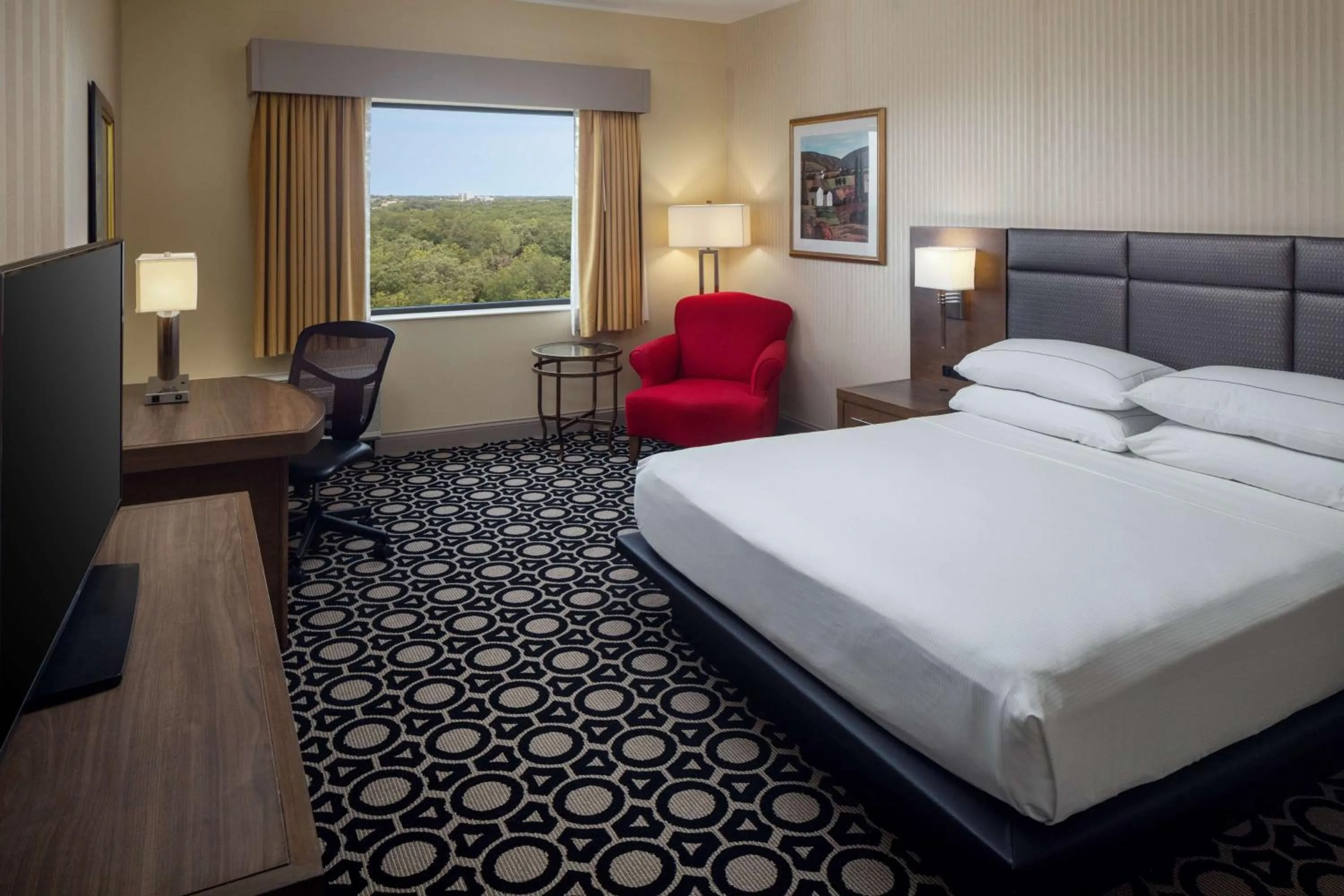 Photo of the whole room, Bed in Hilton Chicago/Northbrook