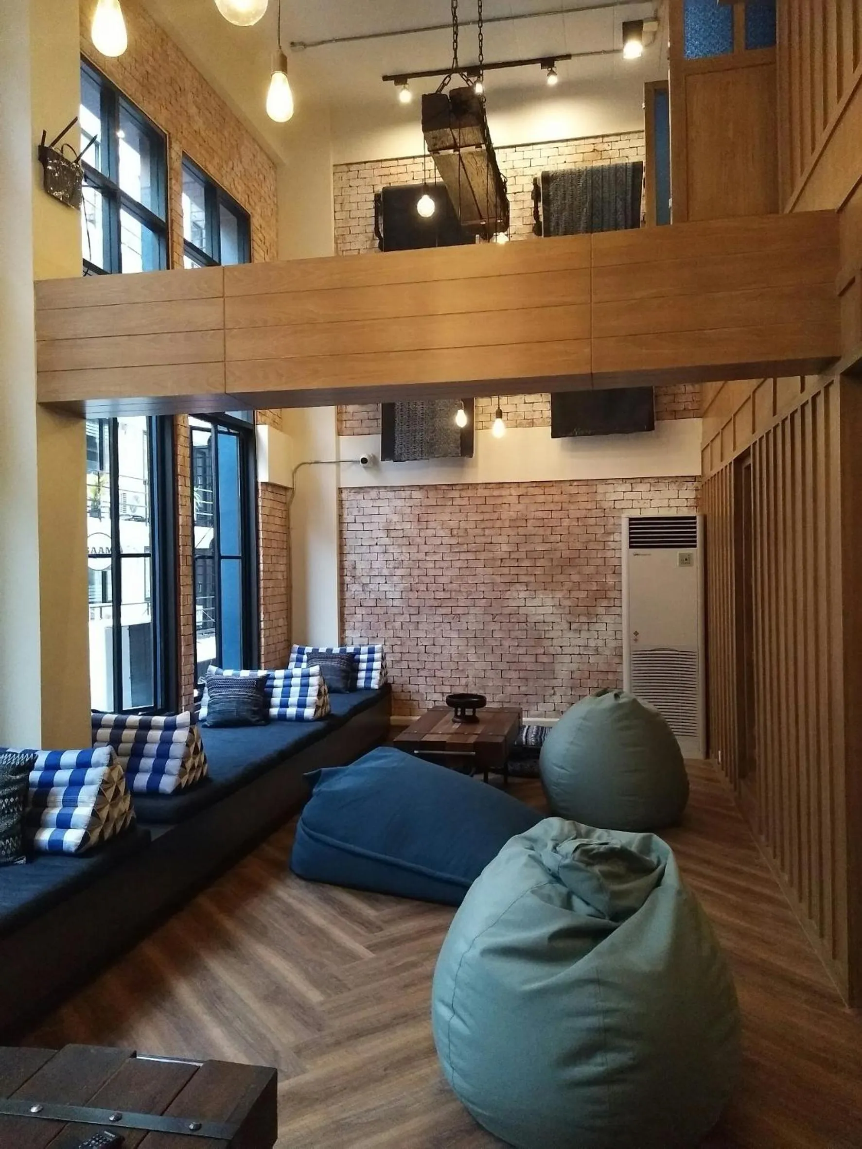 Area and facilities in Natee Hostel