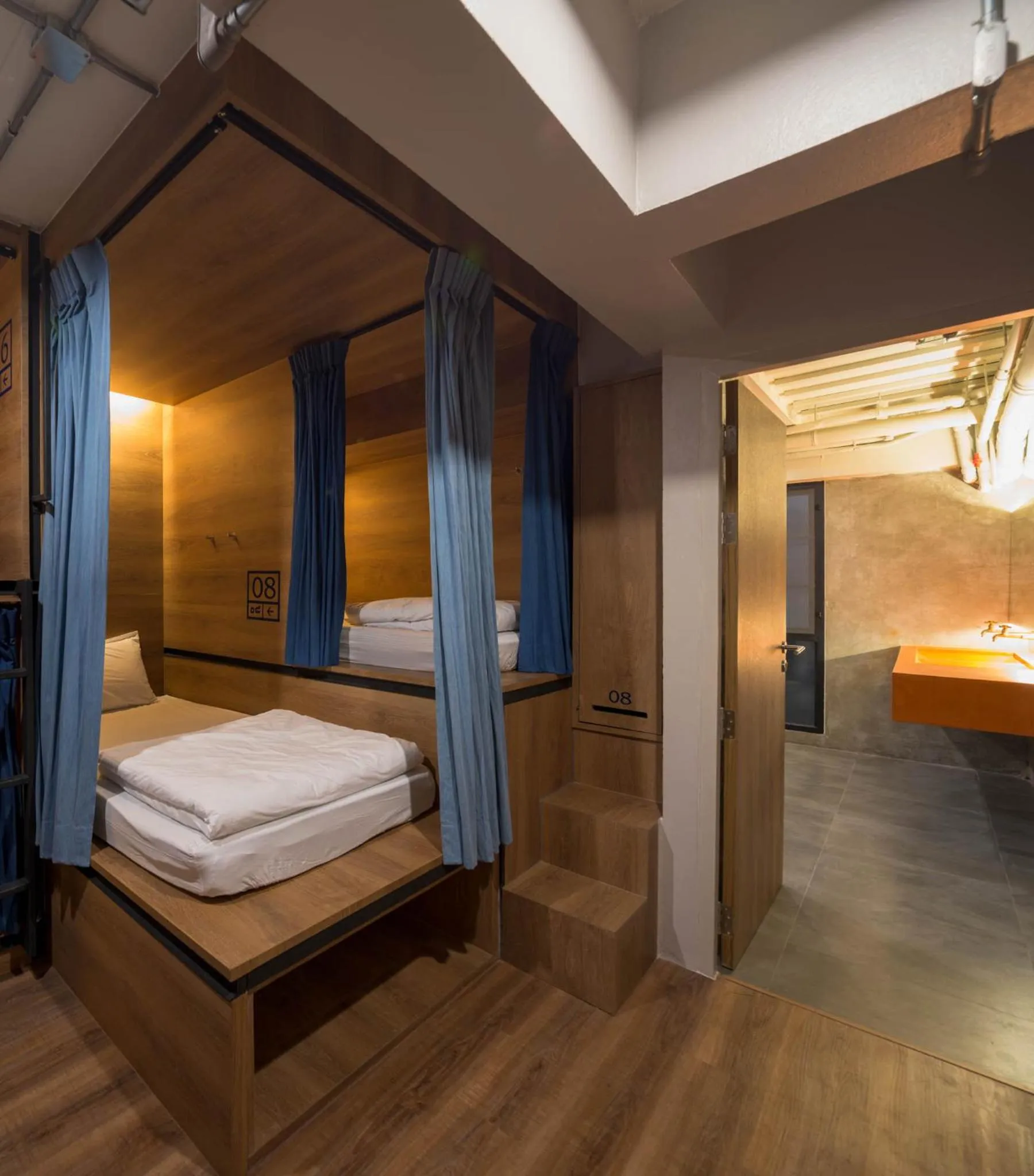 Bathroom, Bed in Natee Hostel