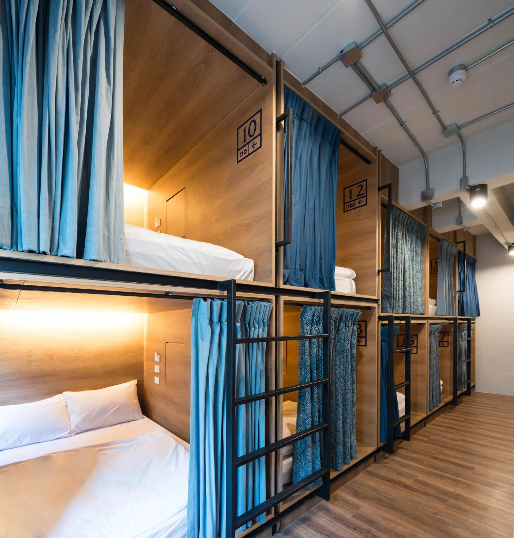 bunk bed, Bed in Natee Hostel