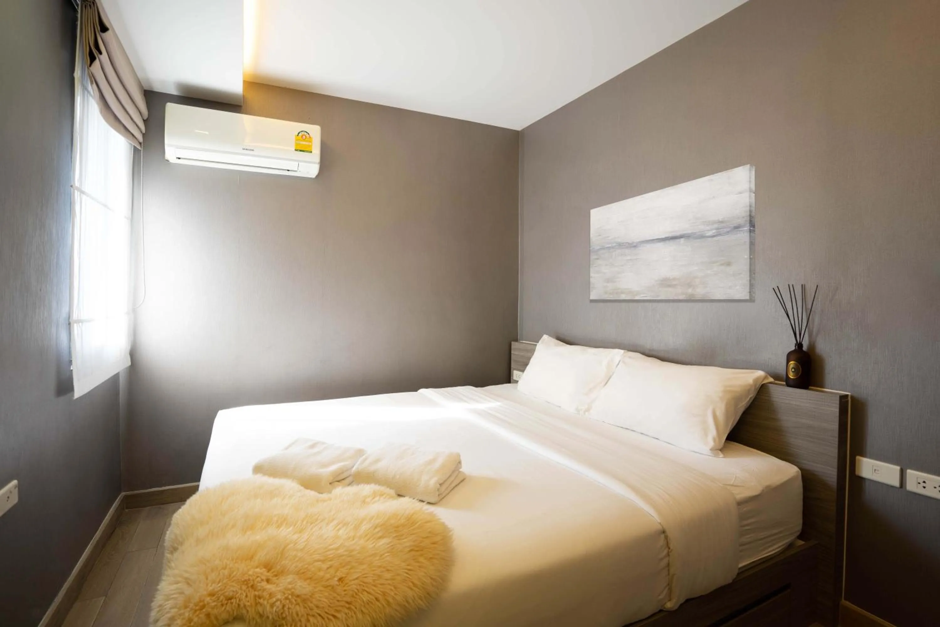 Bed in Dazzle Residence