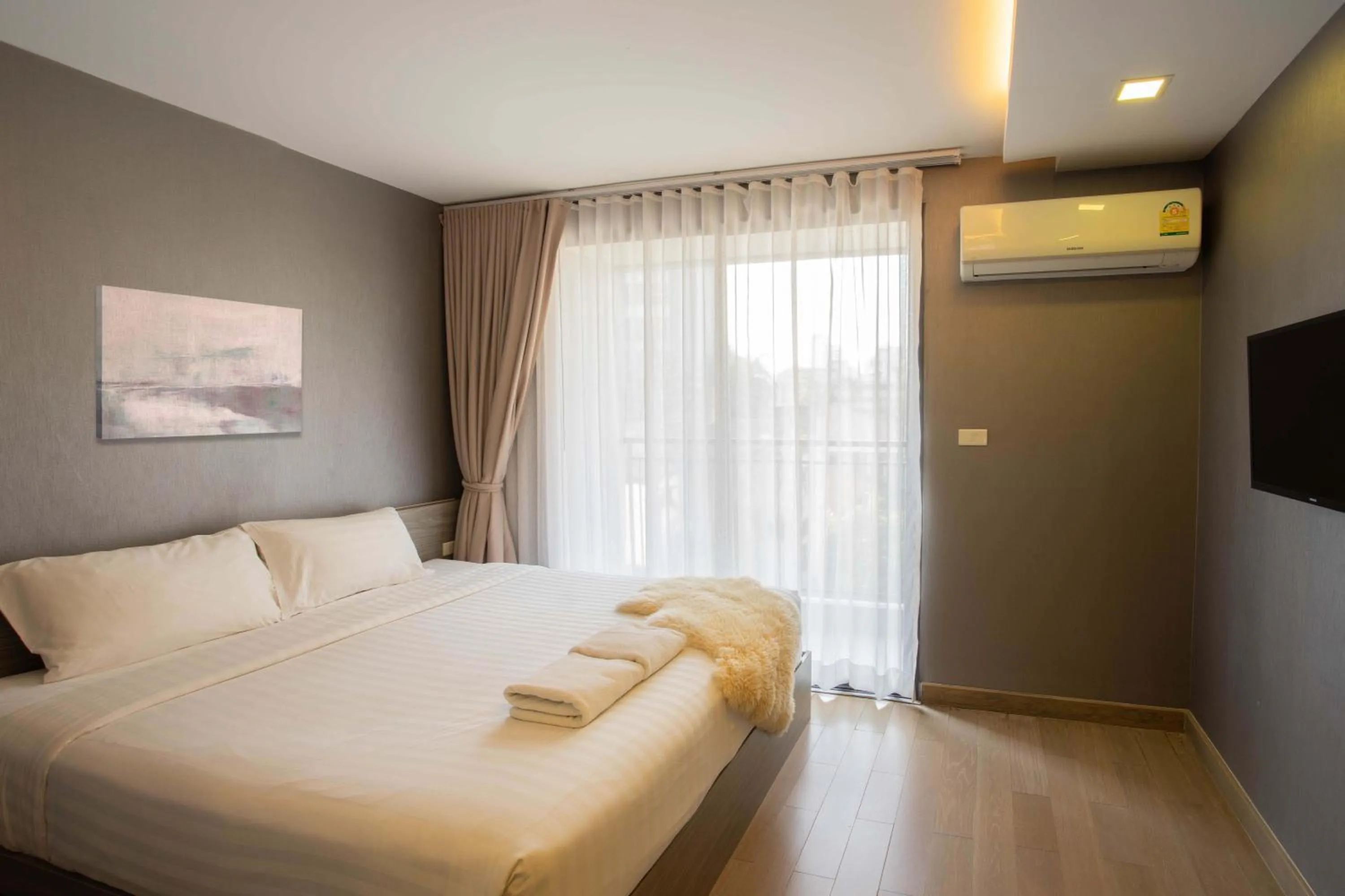 Bed in Dazzle Residence