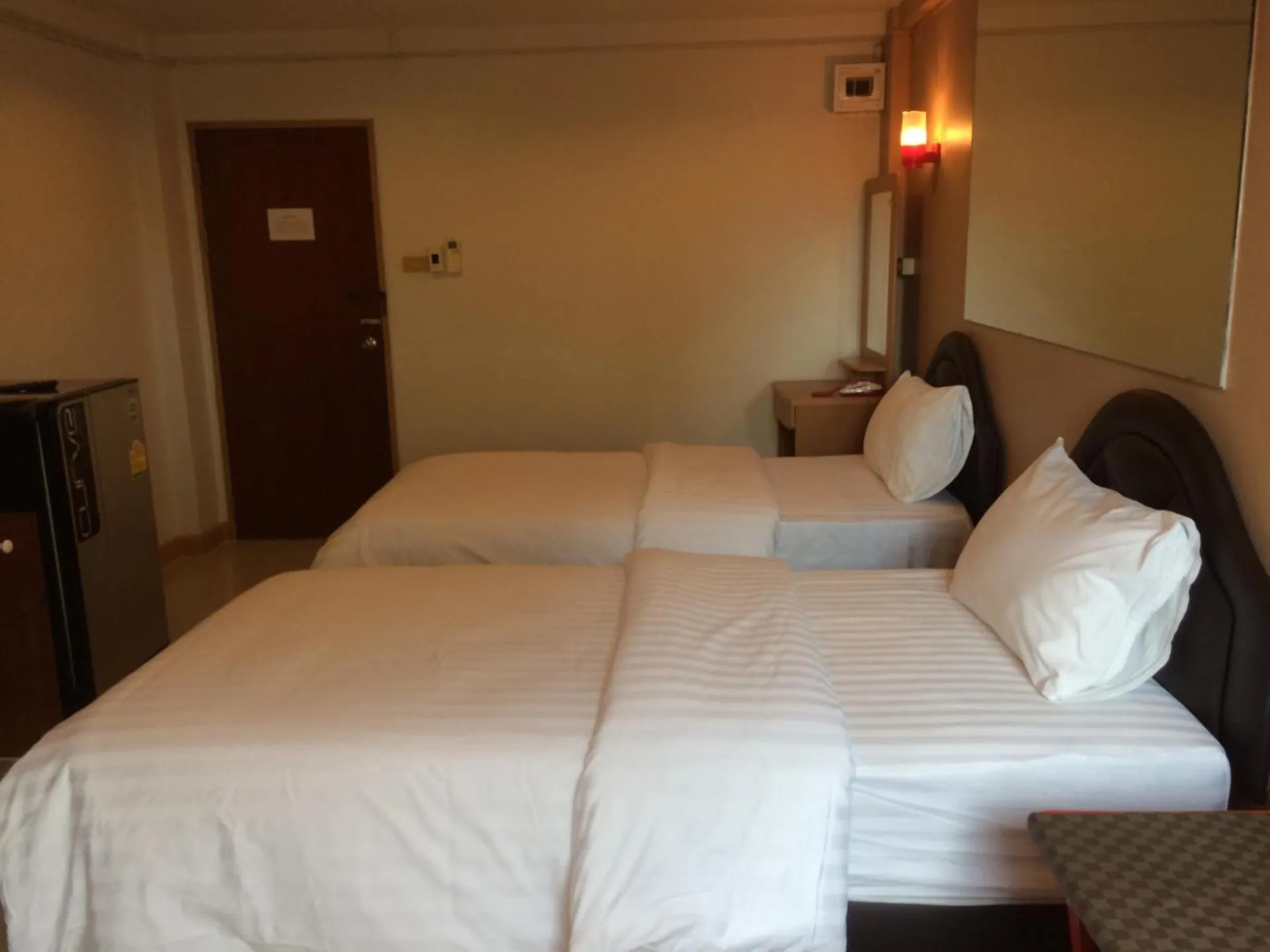 Budget Twin Room in Chanmuan Resident