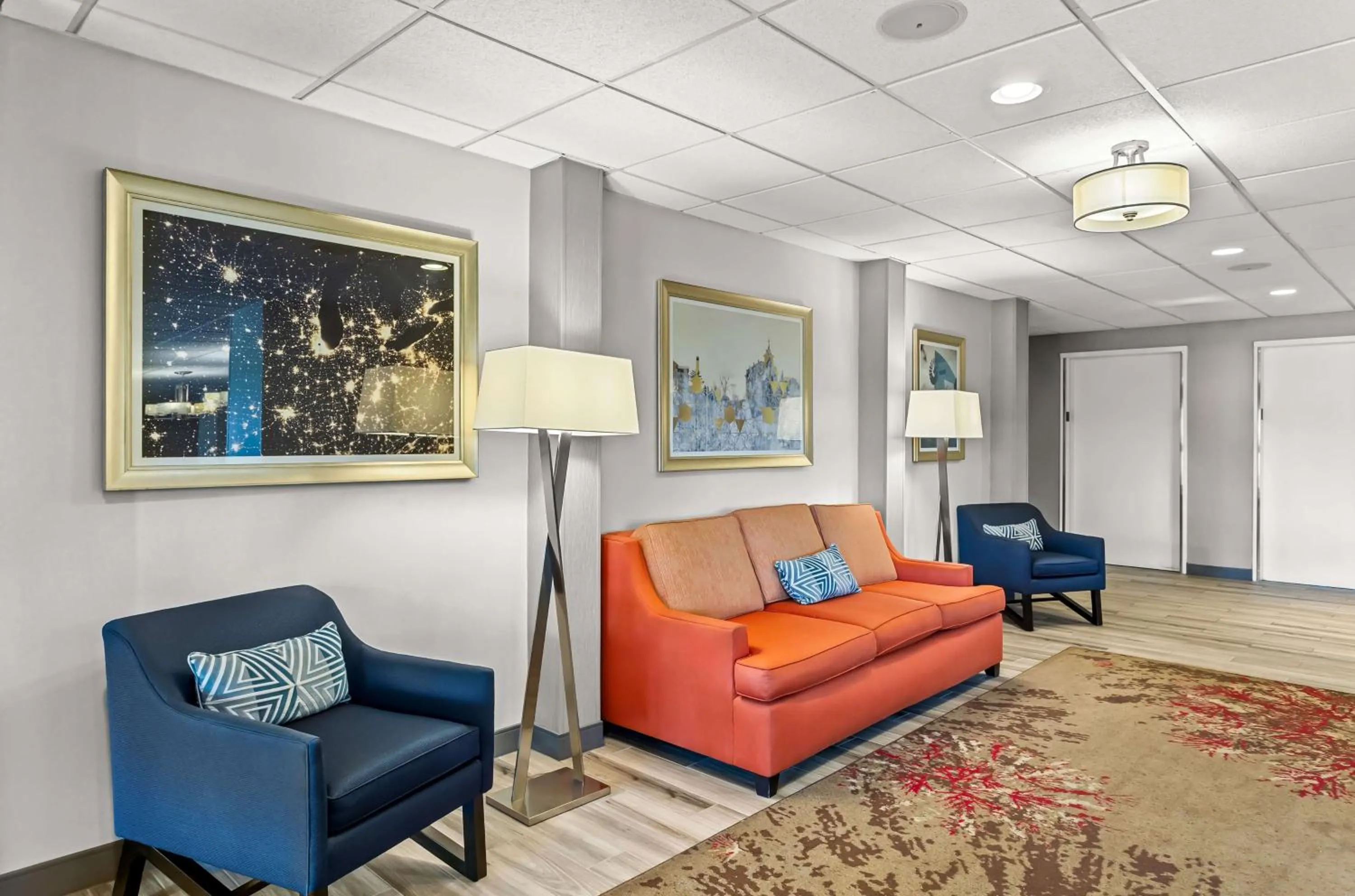 Lobby or reception in Hampton Inn Chicago-Naperville