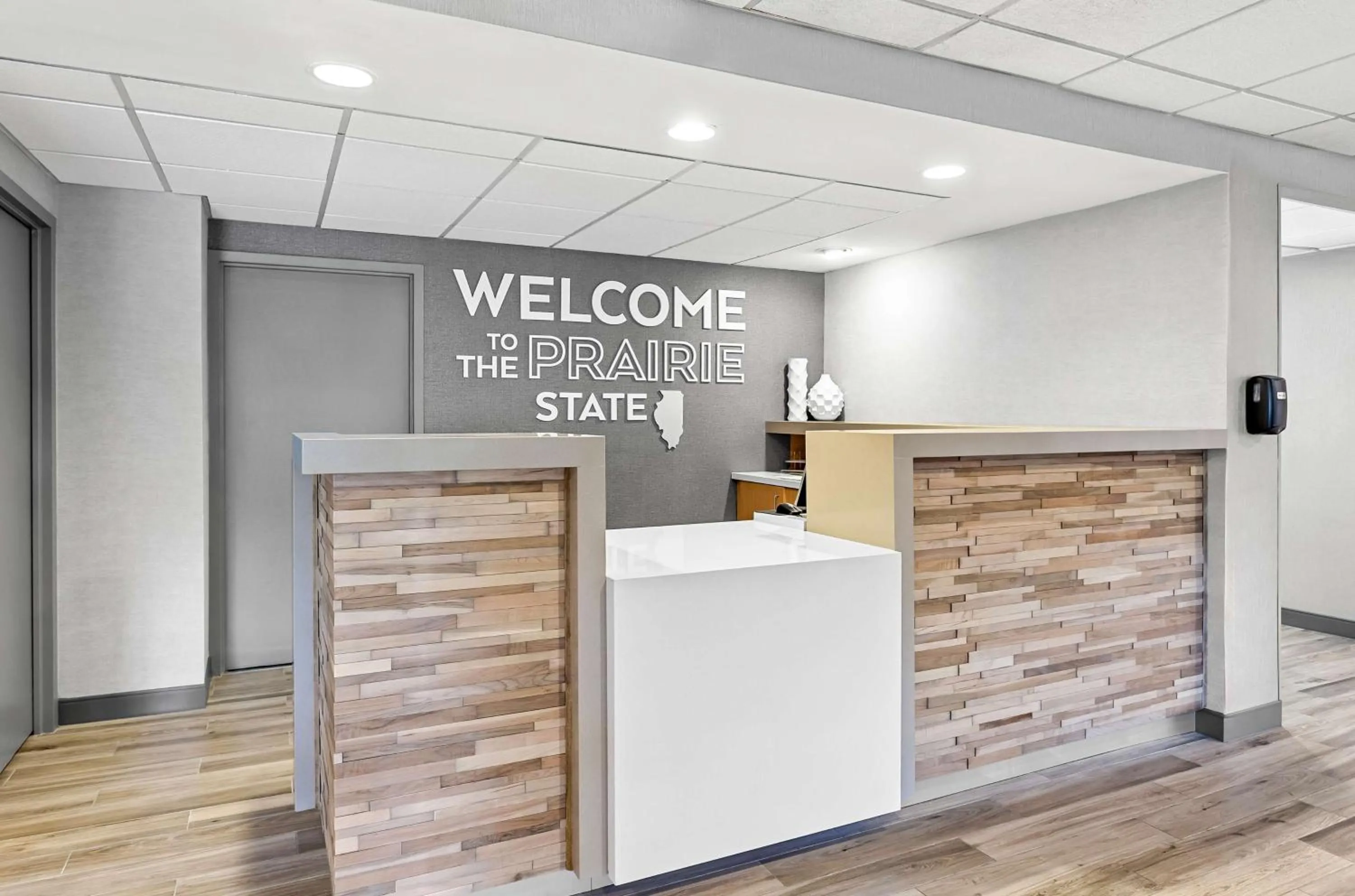 Lobby or reception in Hampton Inn Chicago-Naperville