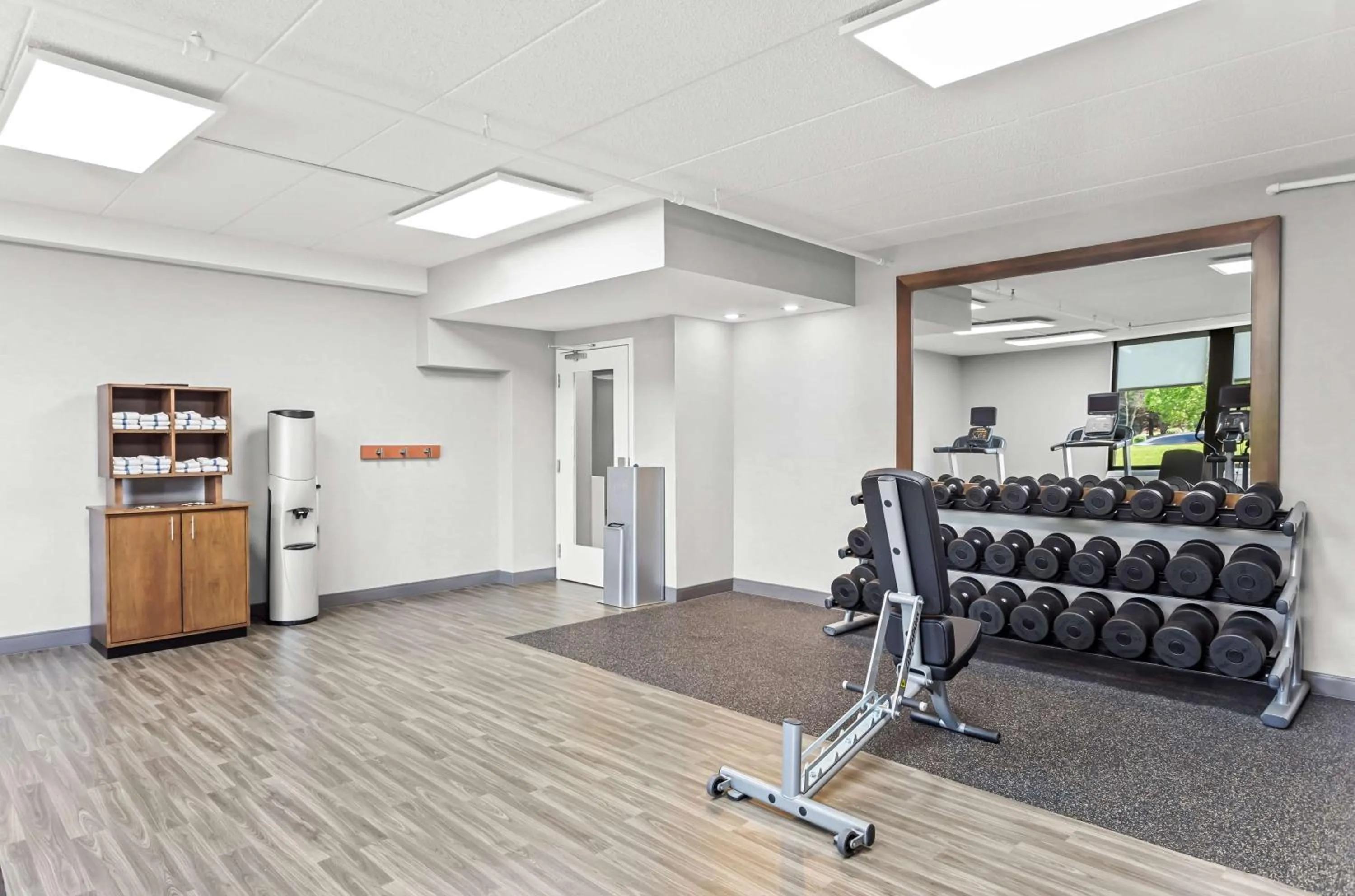 Fitness centre/facilities in Hampton Inn Chicago-Naperville