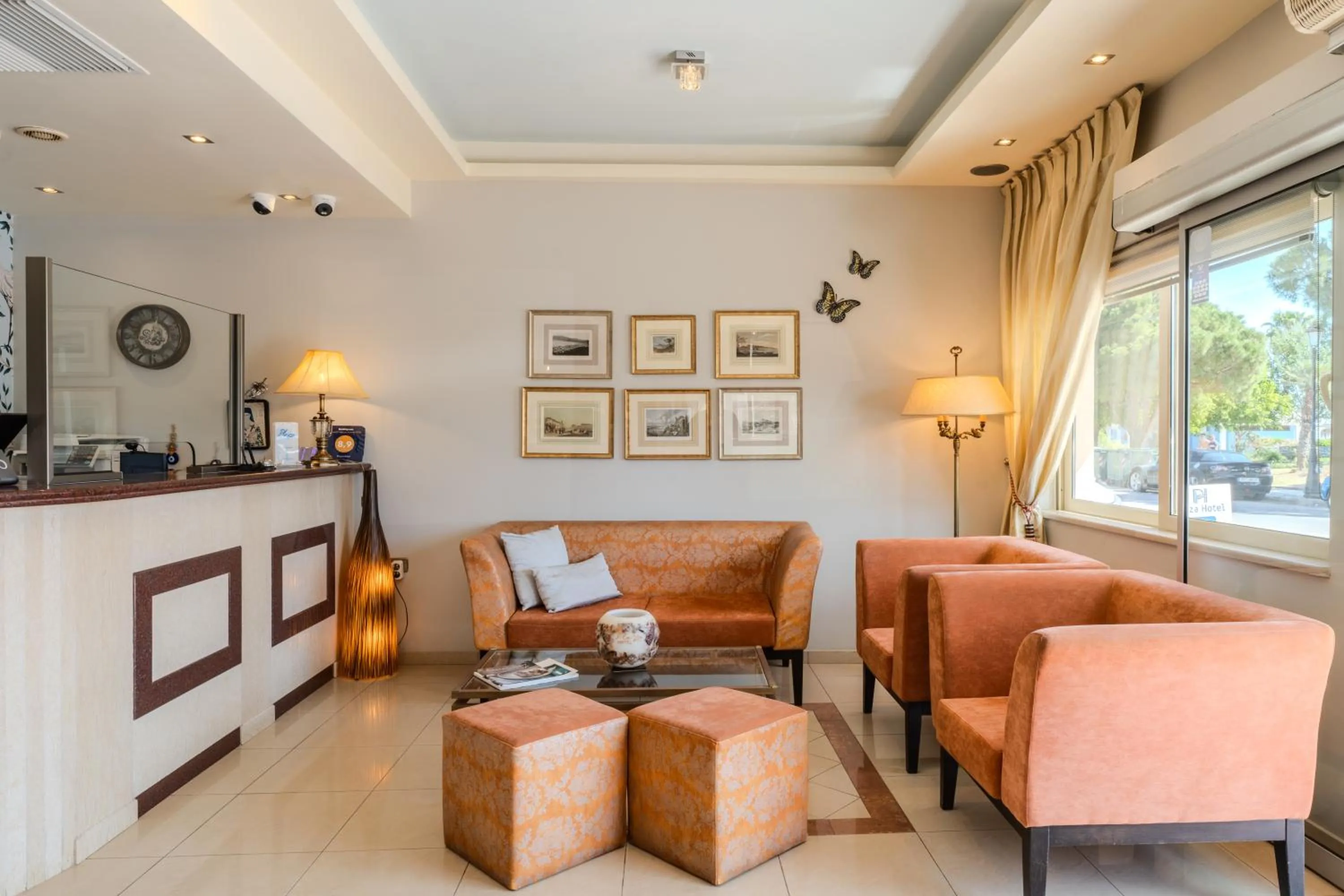 Living room in Plaza Hotel