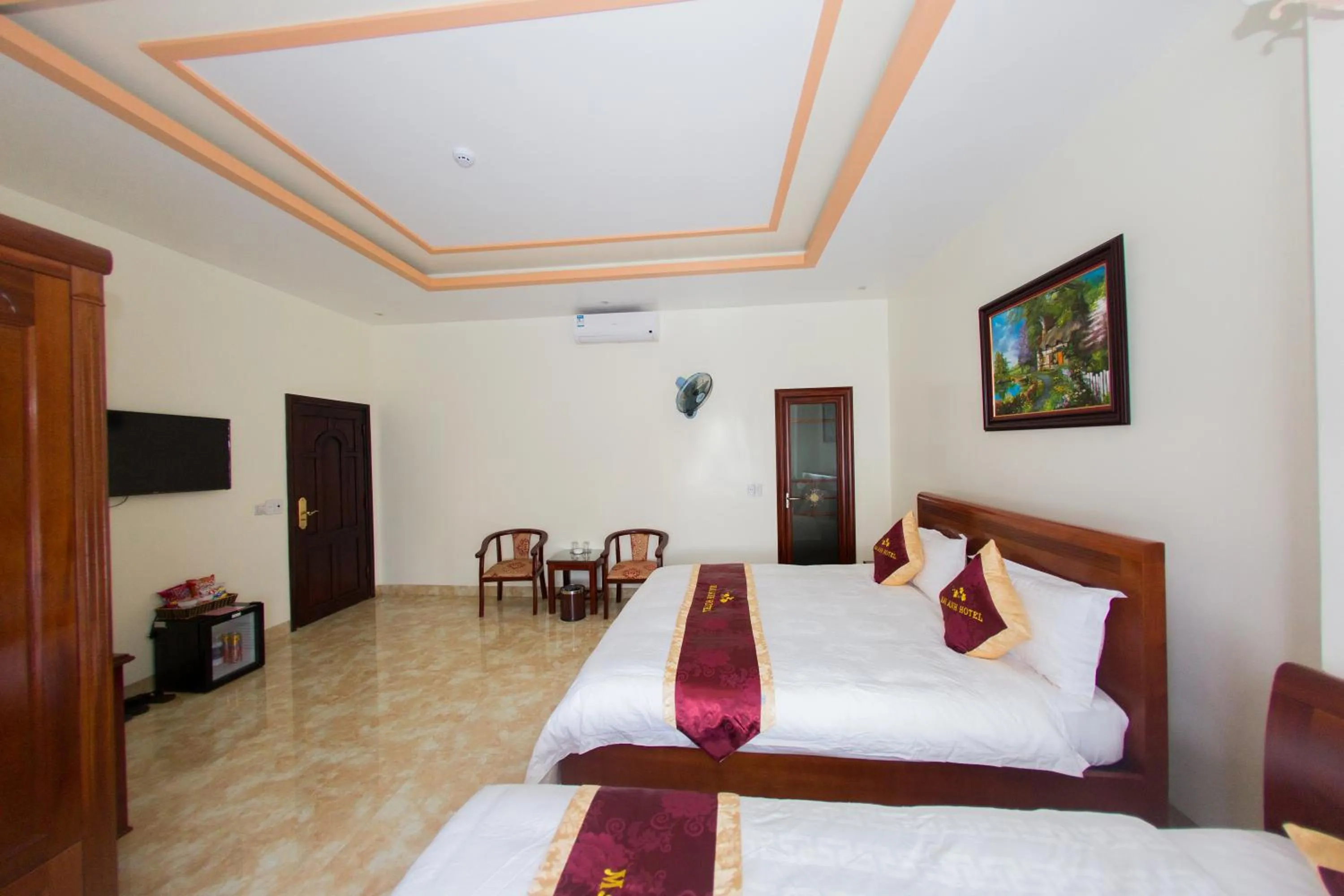 Photo of the whole room, Bed in Mai Anh Hotel