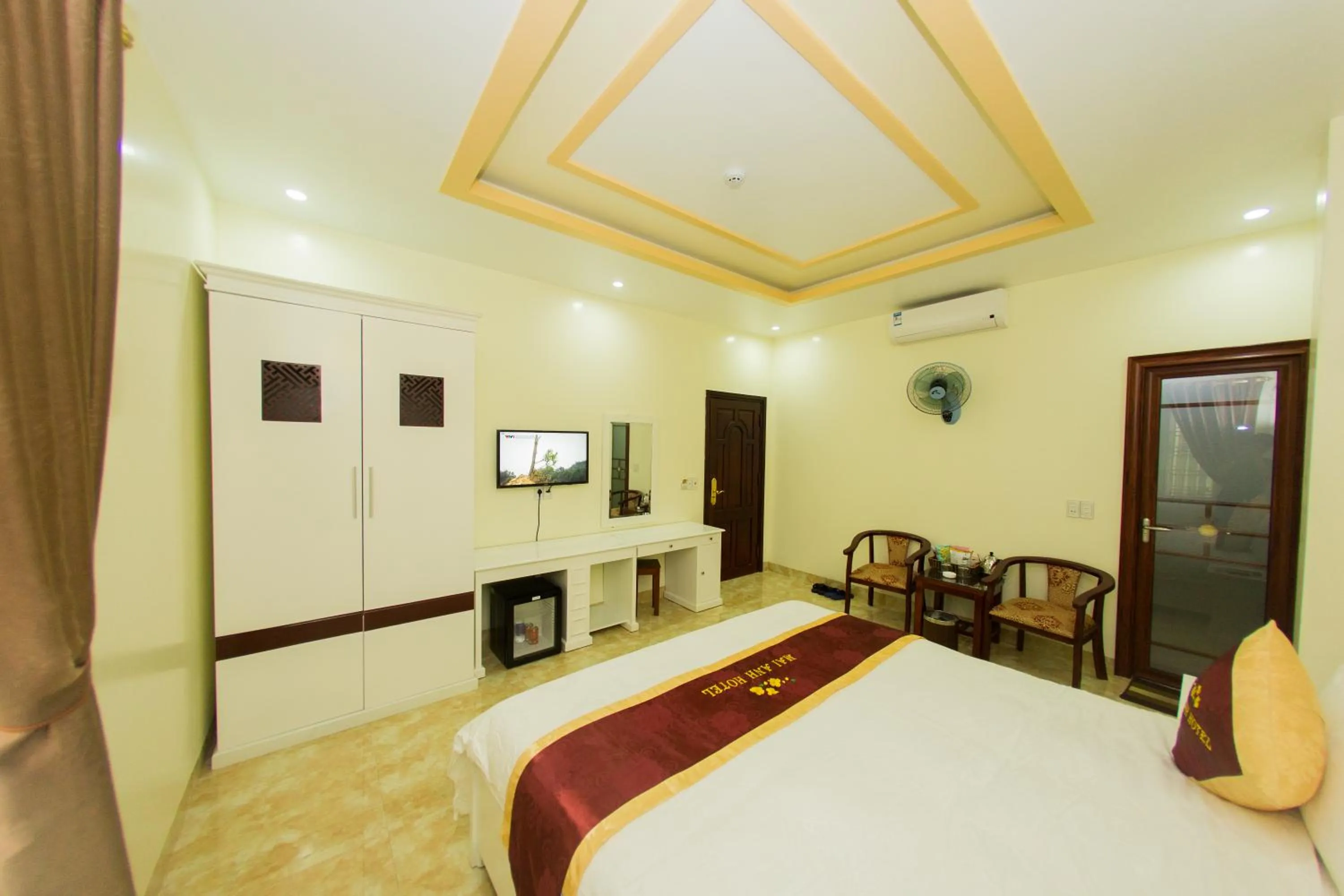 Photo of the whole room, Bed in Mai Anh Hotel