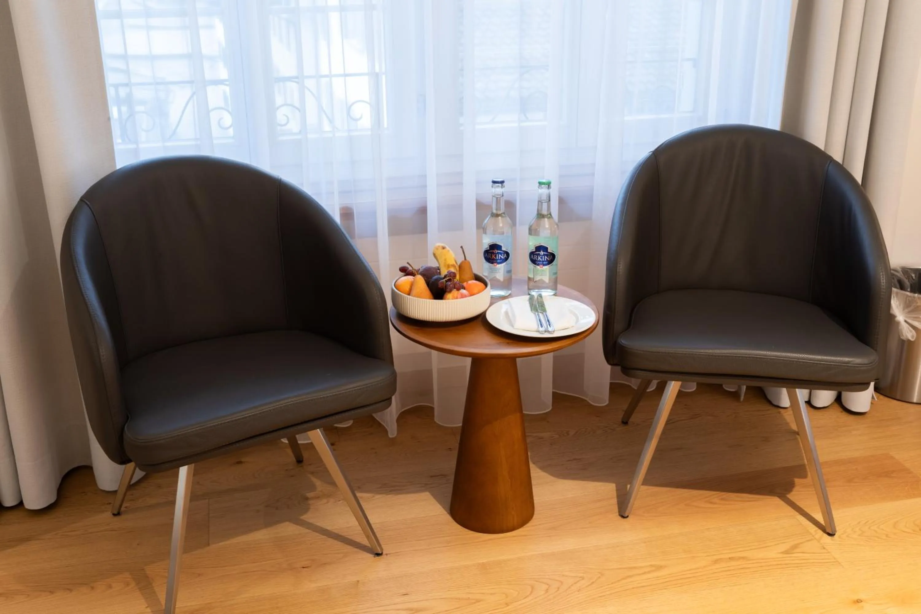 Seating area in Wysses Rössli