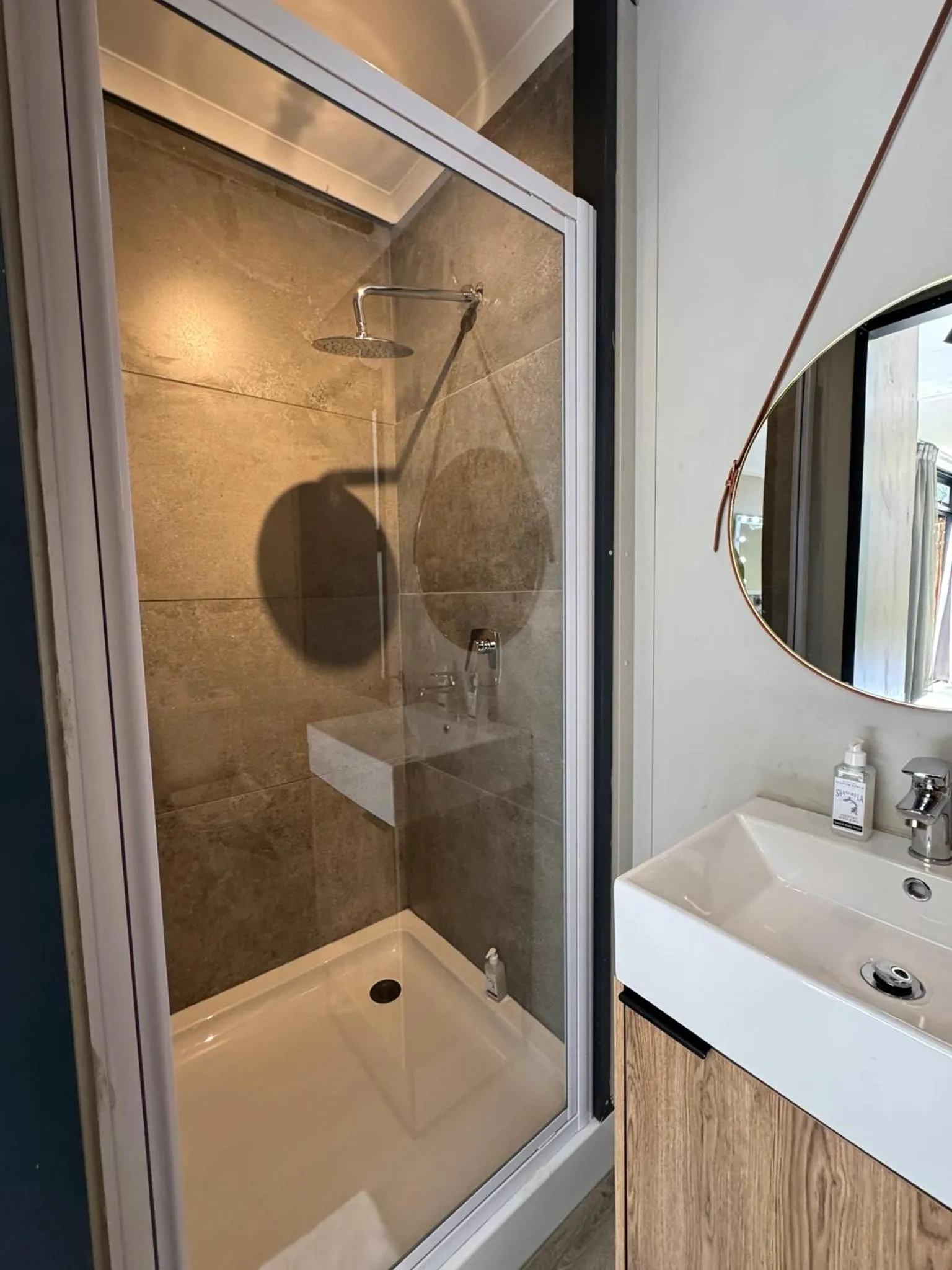 Bathroom in Shangri-La Country Hotel & Spa