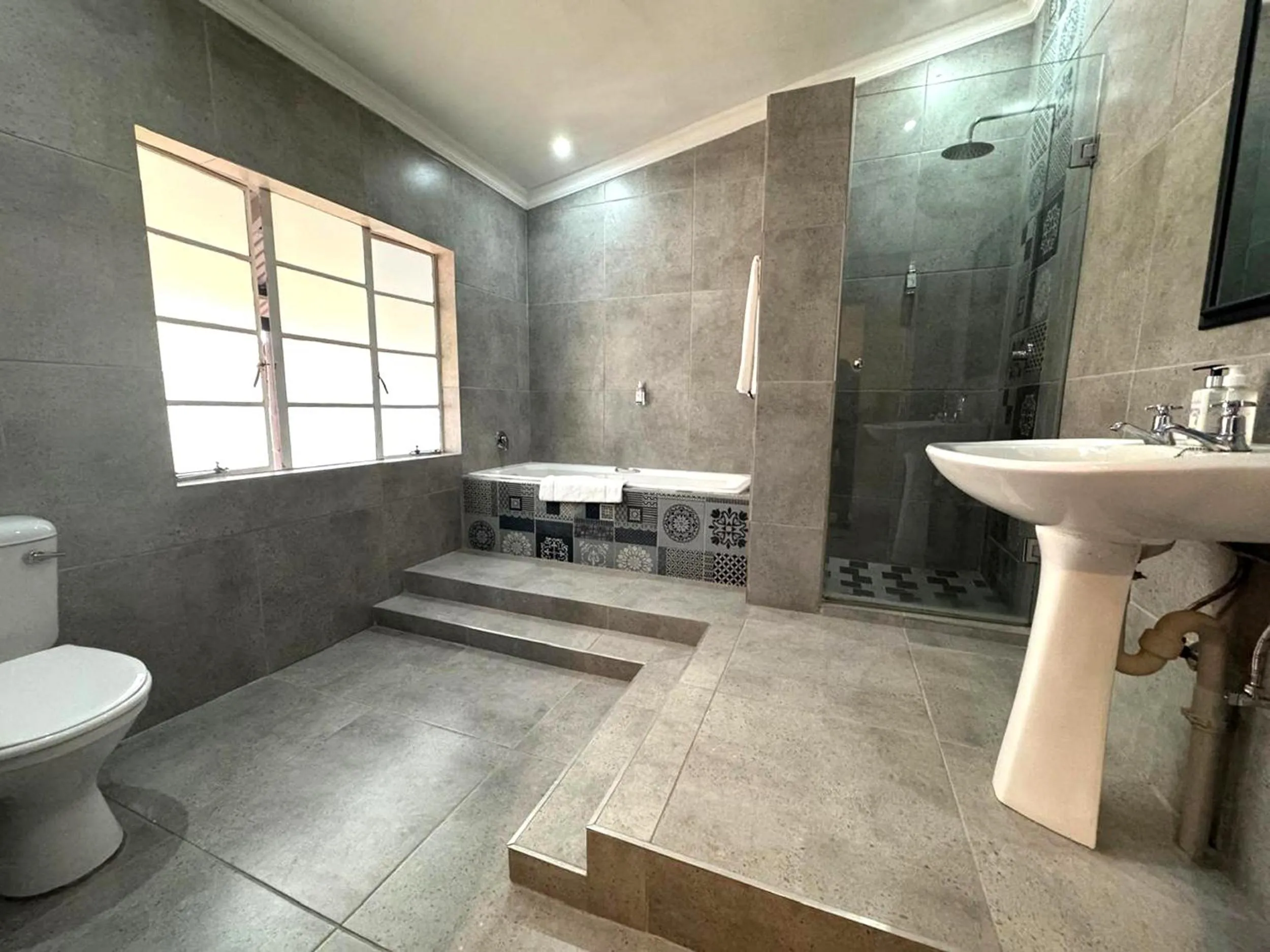 Bathroom in Shangri-La Country Hotel & Spa