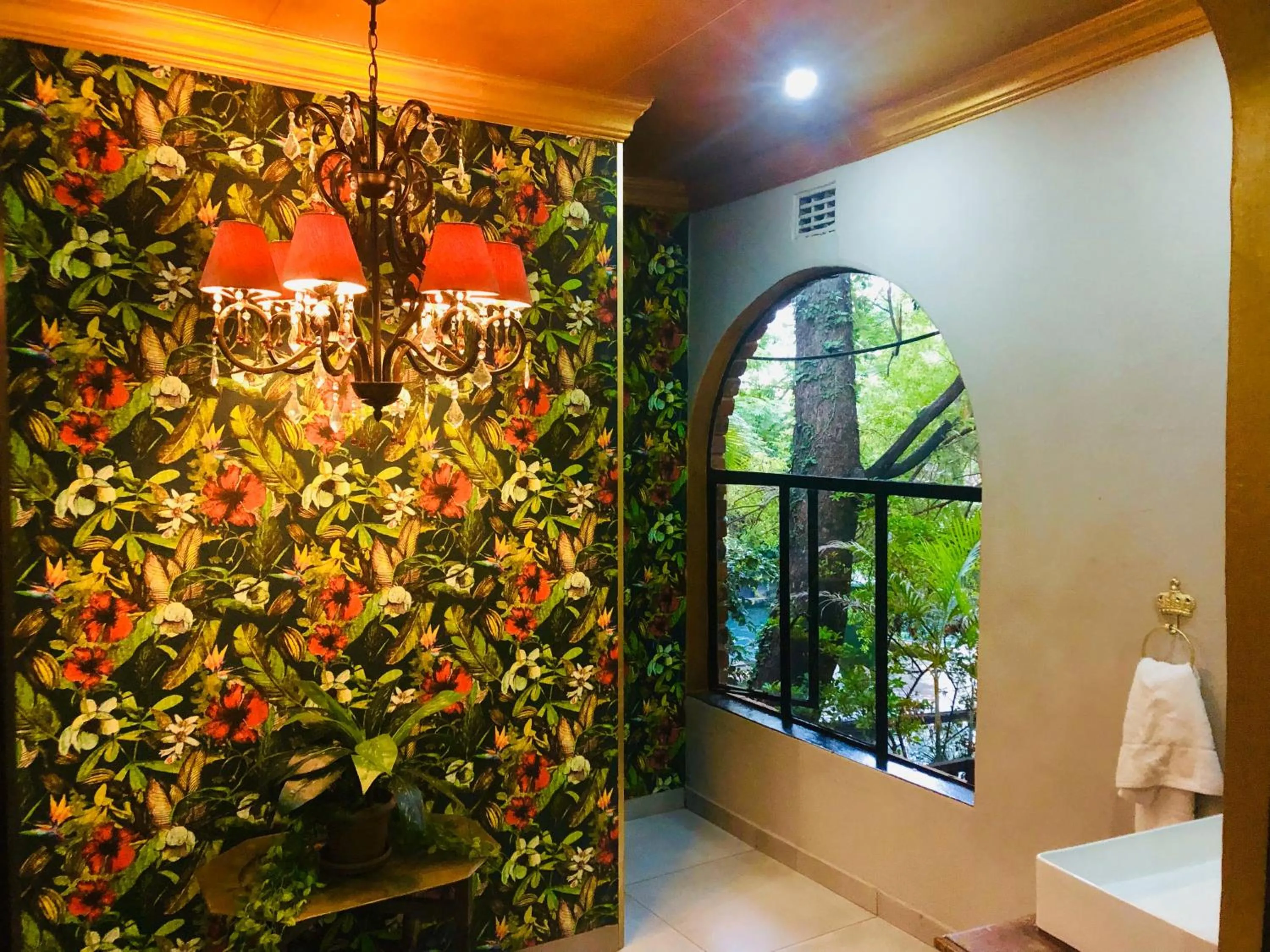 Toilet in Shangri-La Country Hotel & Spa