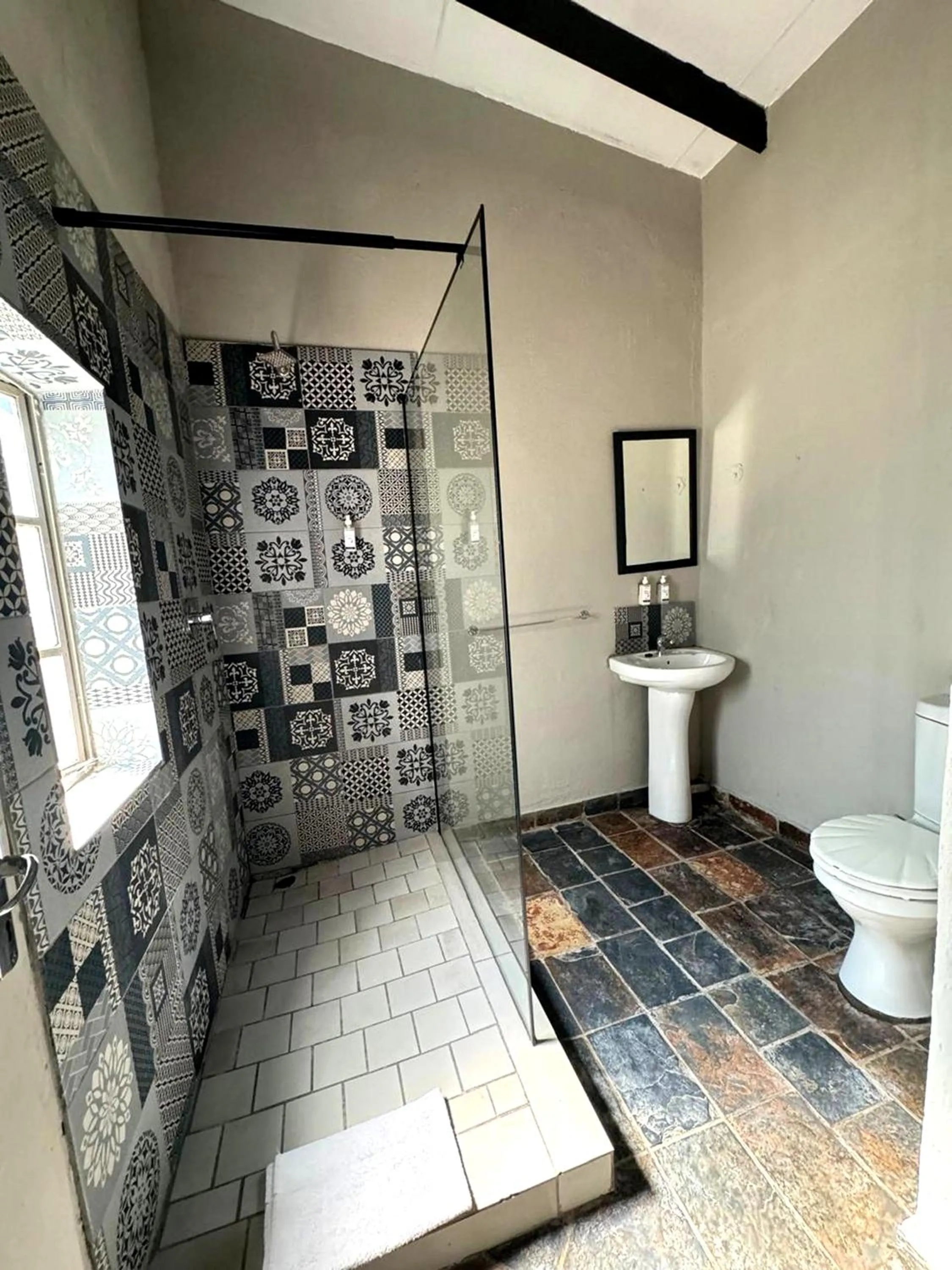 Bathroom in Shangri-La Country Hotel & Spa