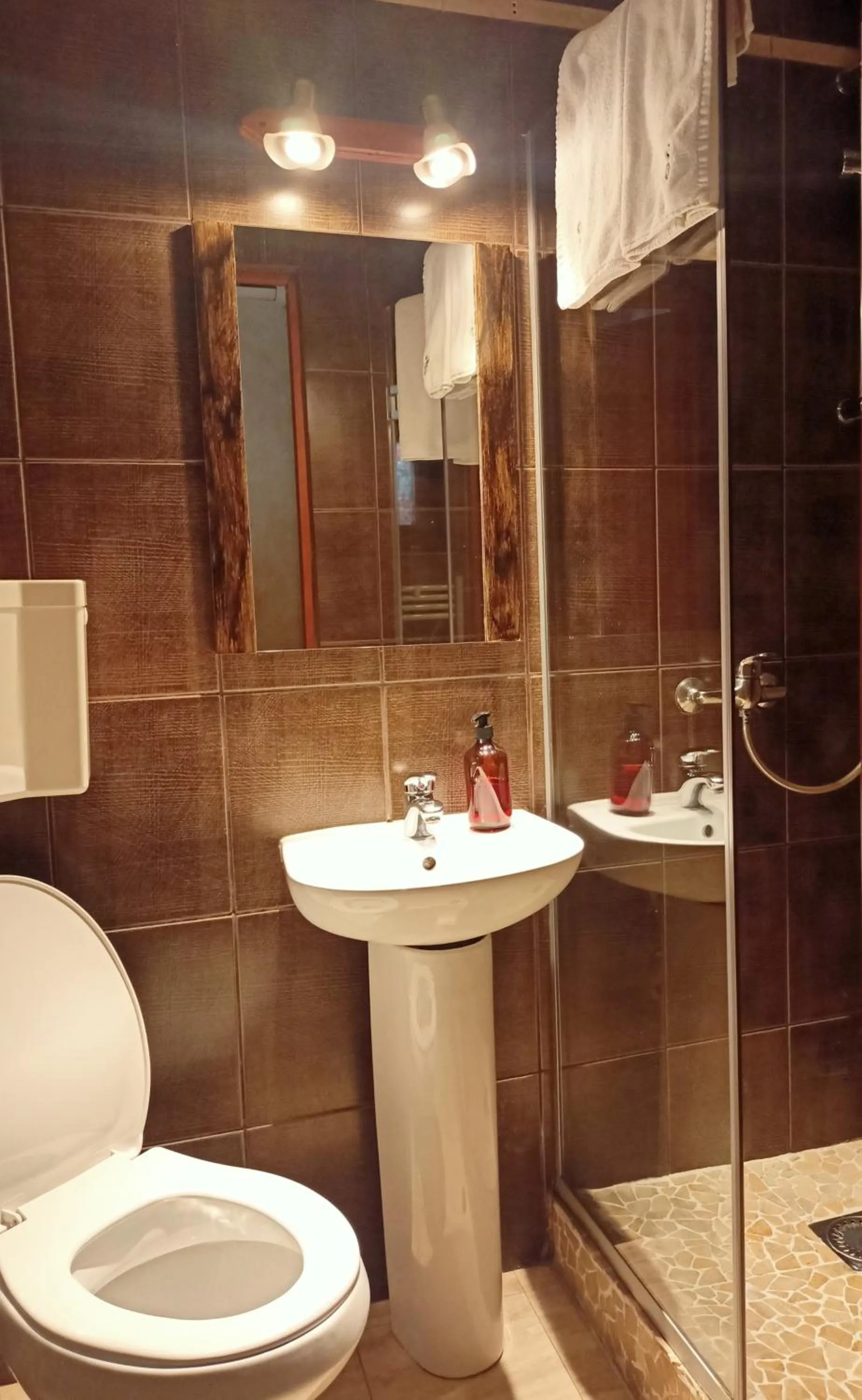 Shower in Avalon Rooms