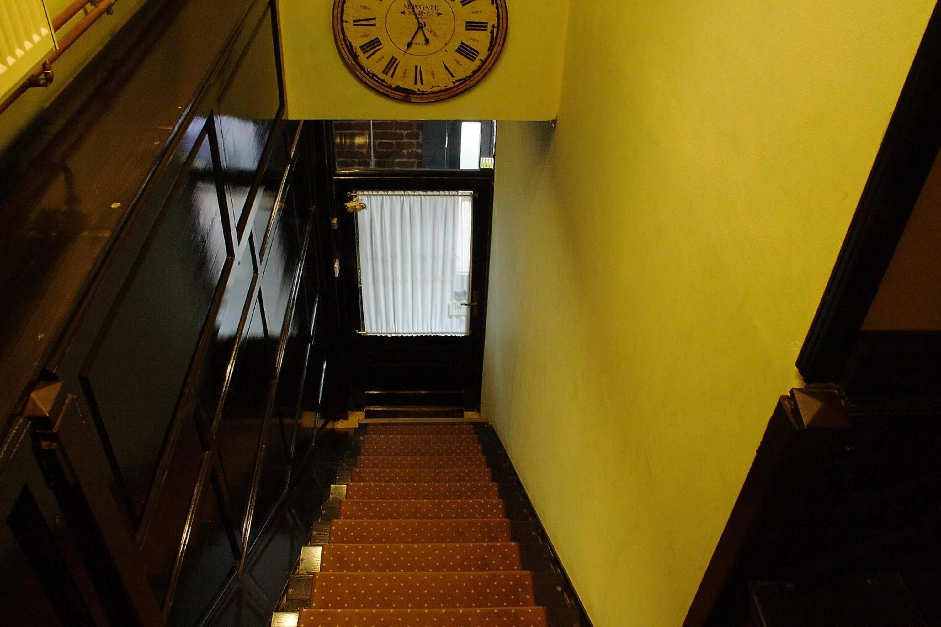 Facade/entrance in Avalon Rooms