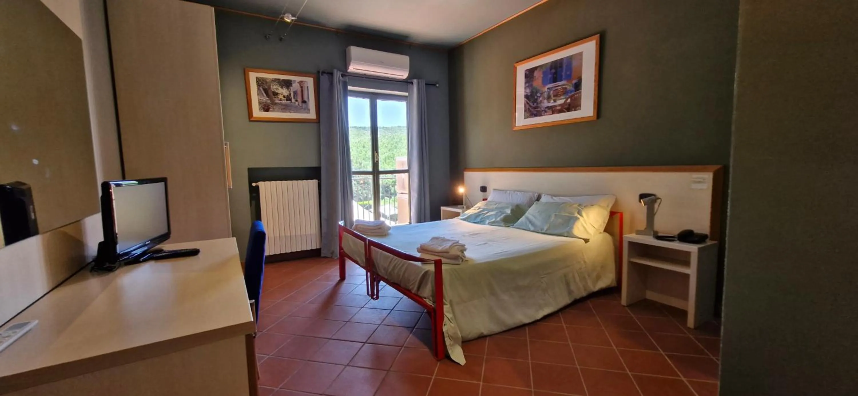 Photo of the whole room, Bed in Sotto Il Cielo Hotel