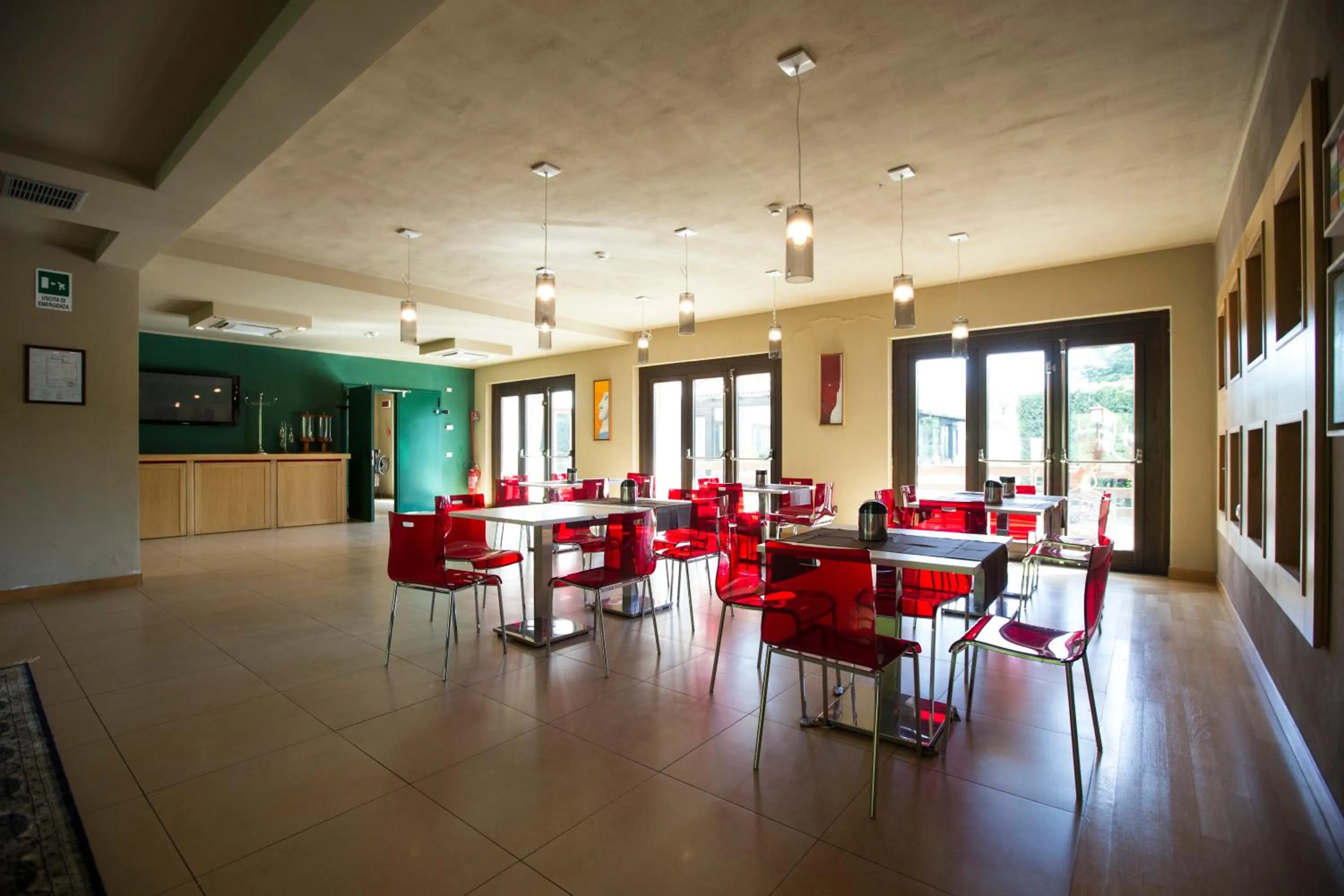 Communal lounge/ TV room in Sotto Il Cielo Hotel