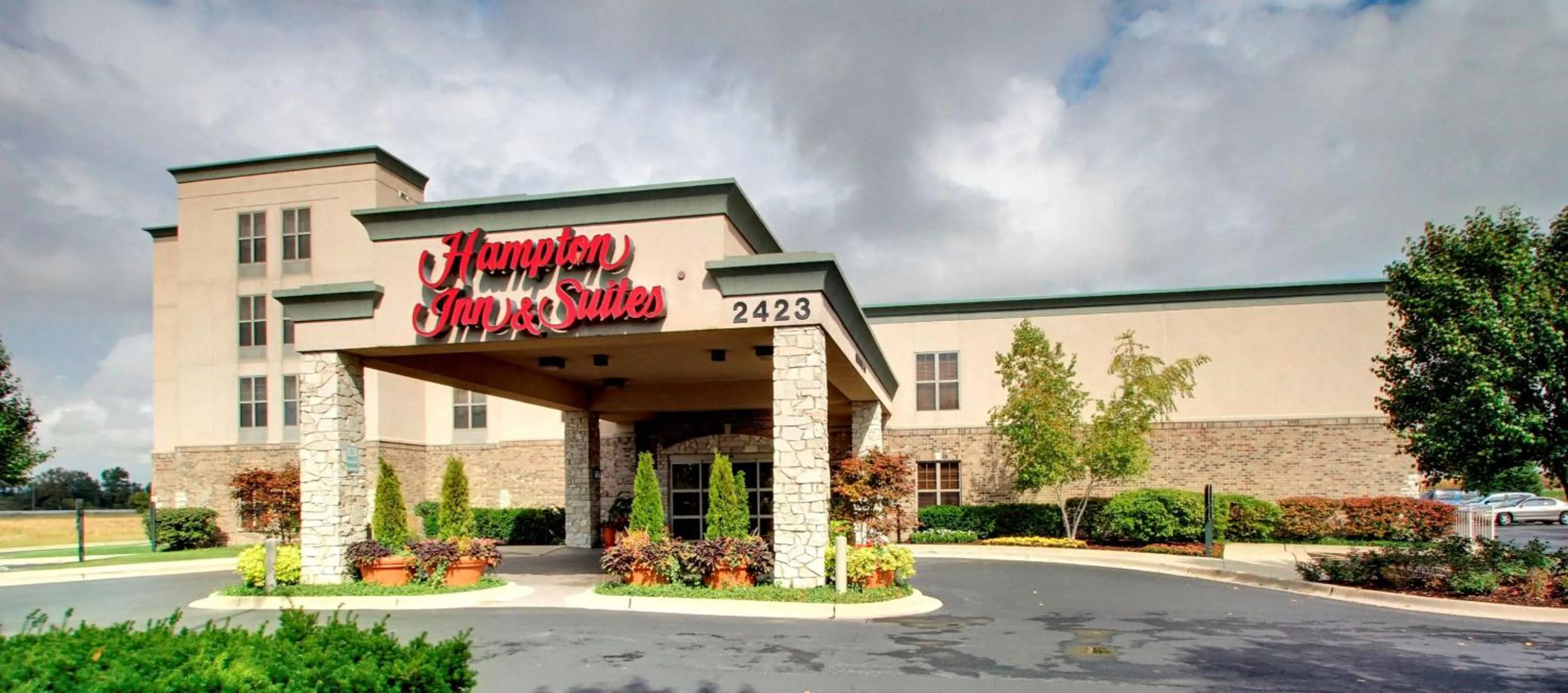 Property building in Hampton Inn & Suites Chicago/Aurora
