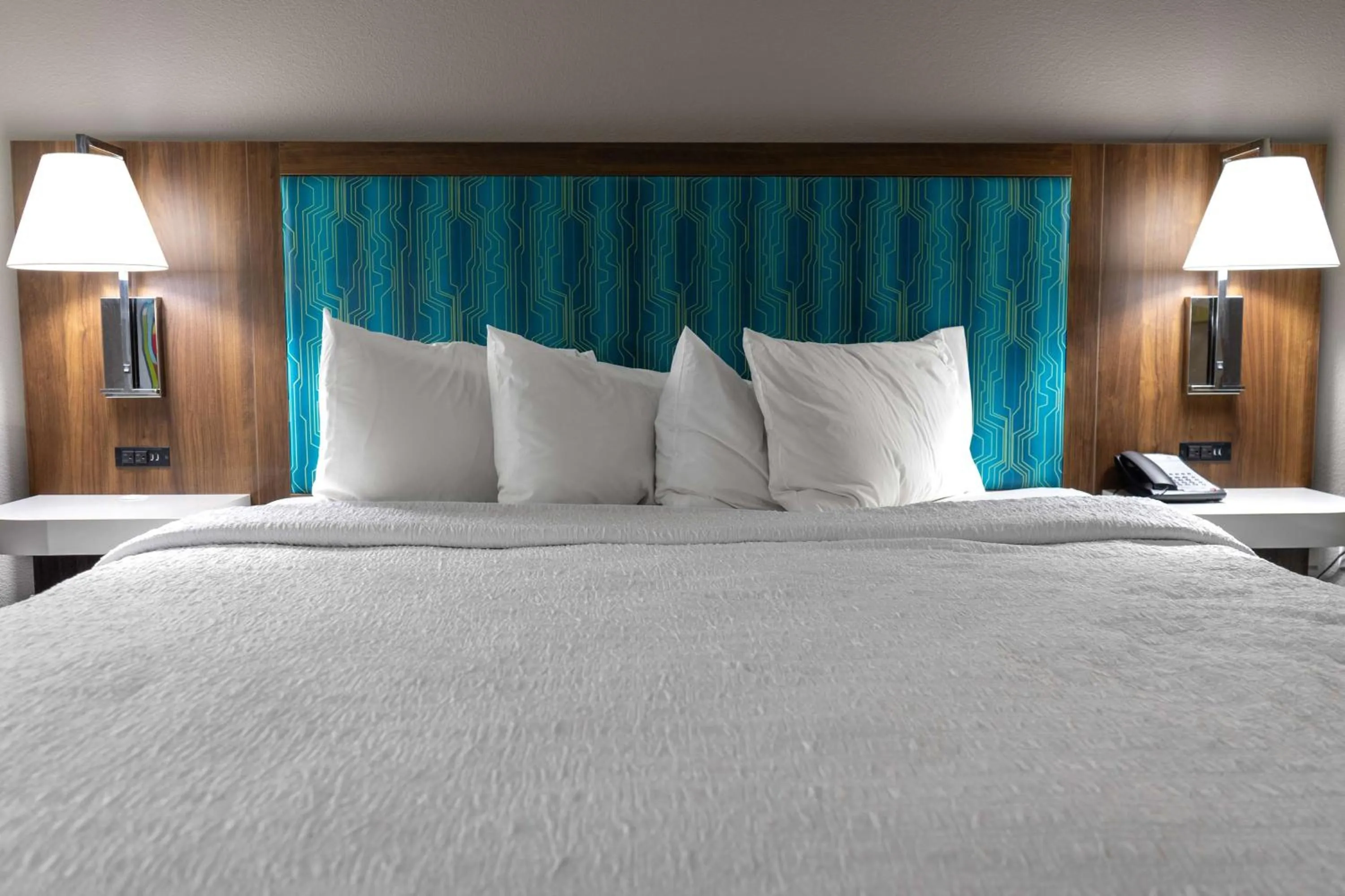 Bed in Hampton Inn Elkhorn Lake Geneva Area