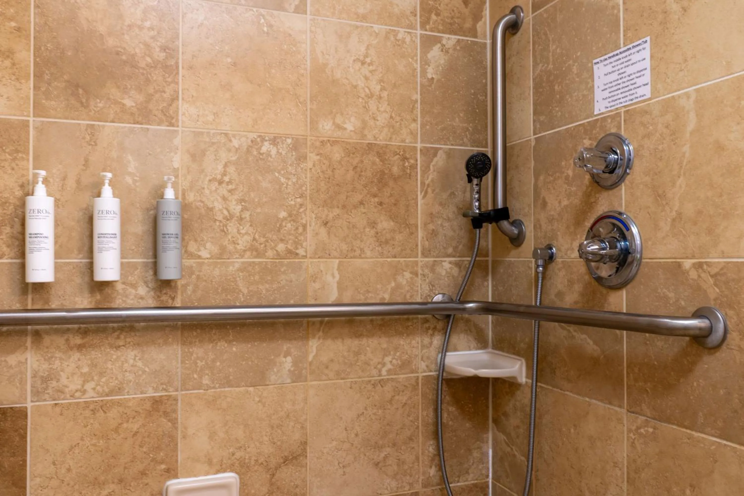 Bathroom in Hampton Inn Elkhorn Lake Geneva Area