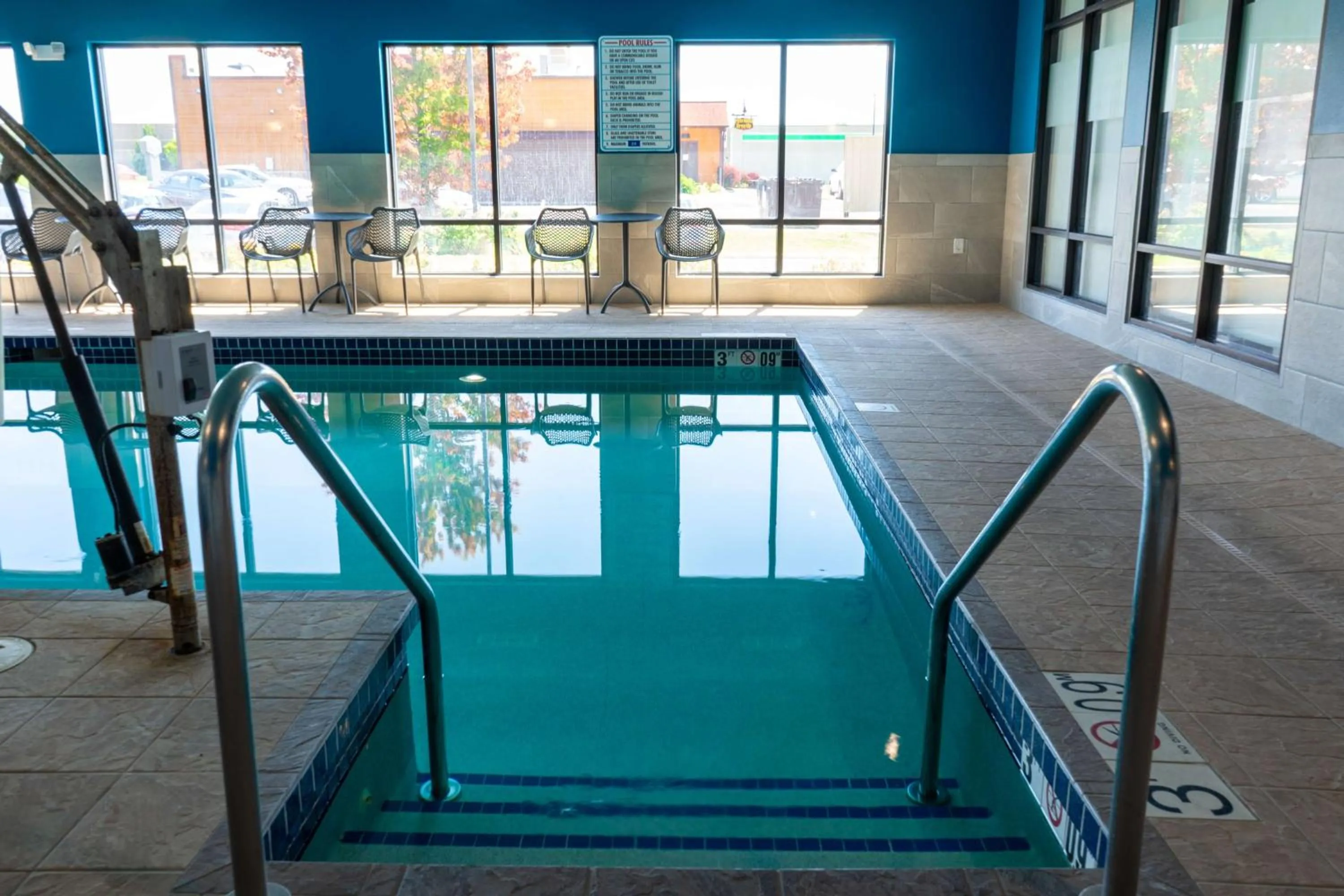 Pool view in Hampton Inn Elkhorn Lake Geneva Area