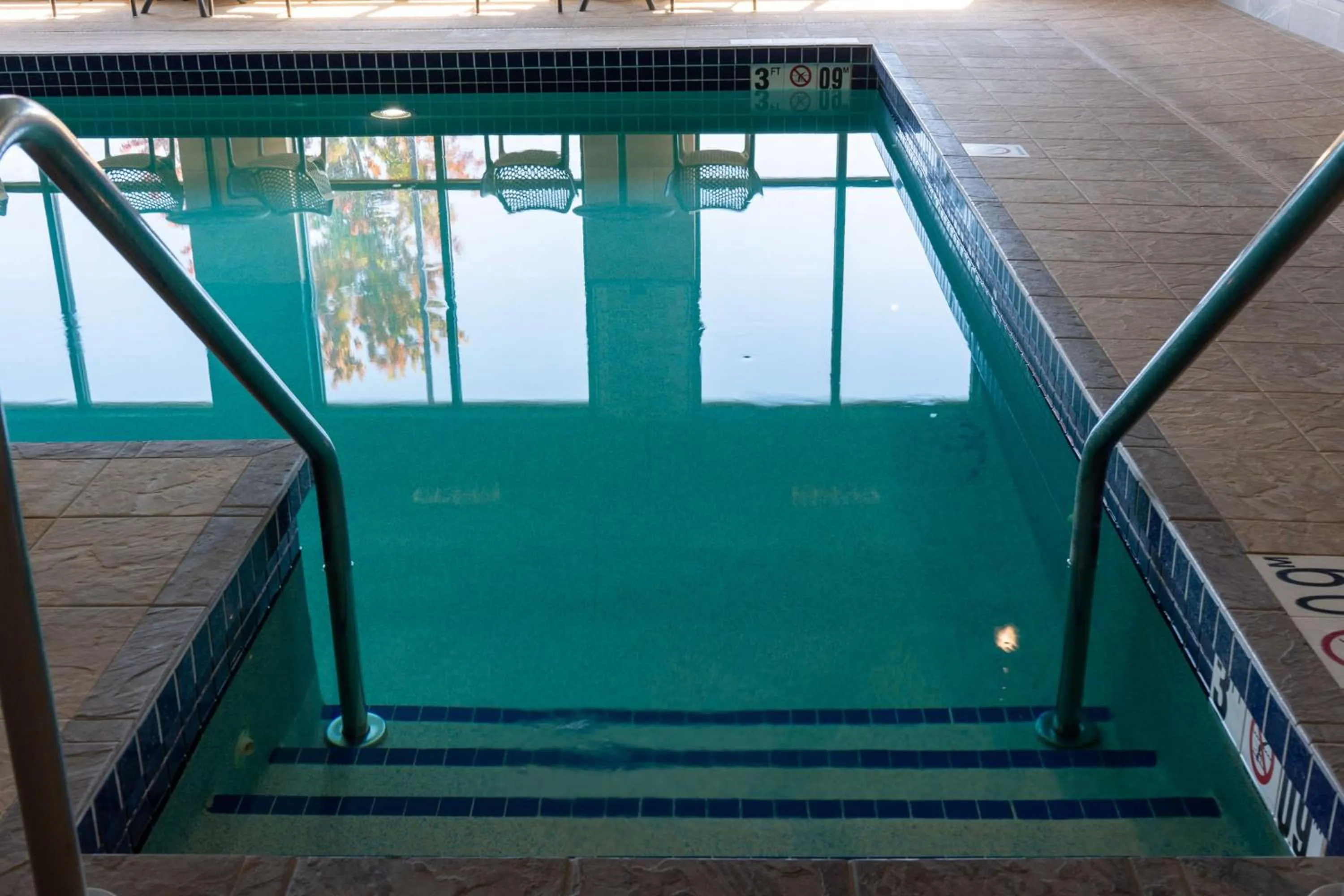 Pool view in Hampton Inn Elkhorn Lake Geneva Area