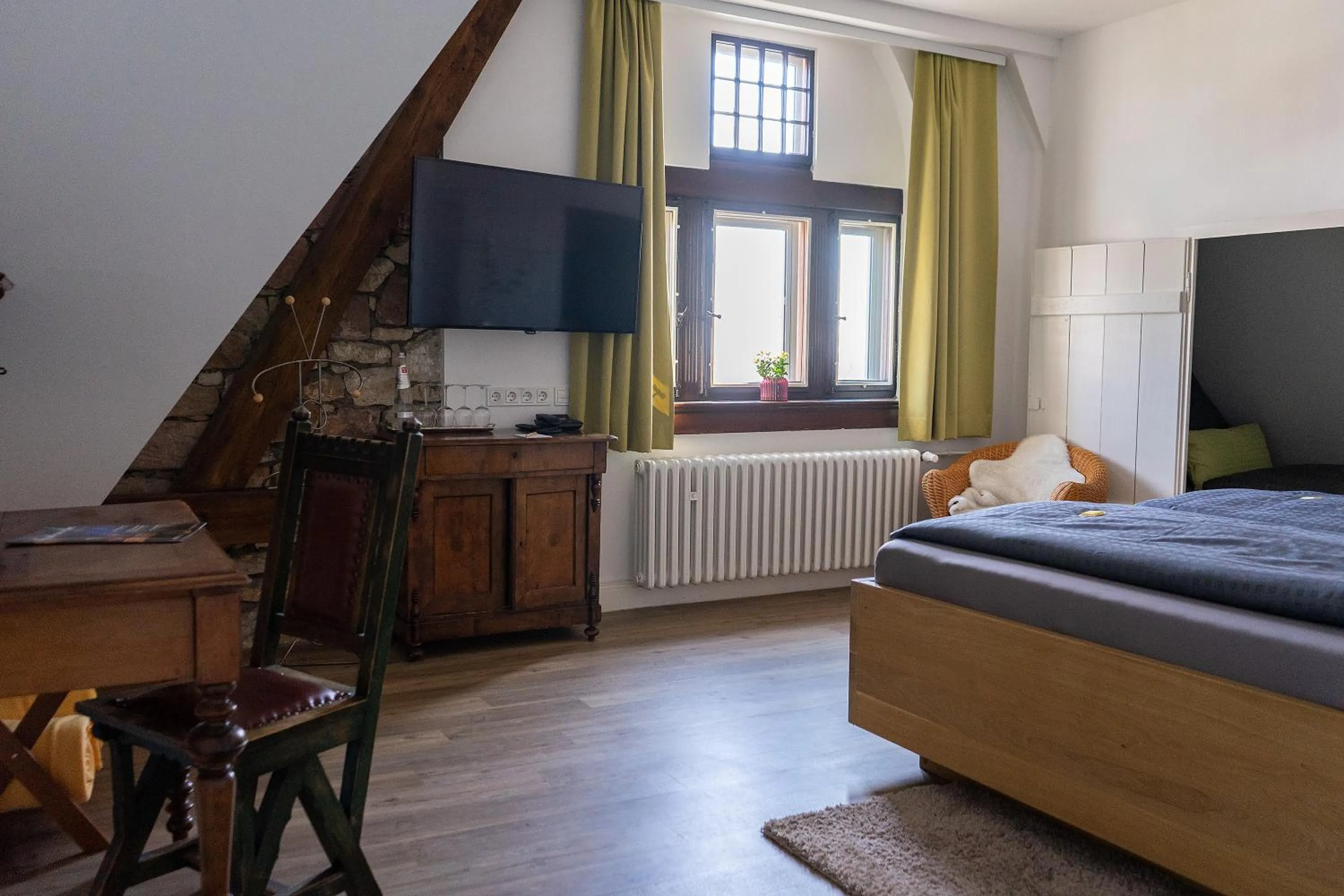 TV and multimedia, Bed in Altes Amtsgericht Oppenheim