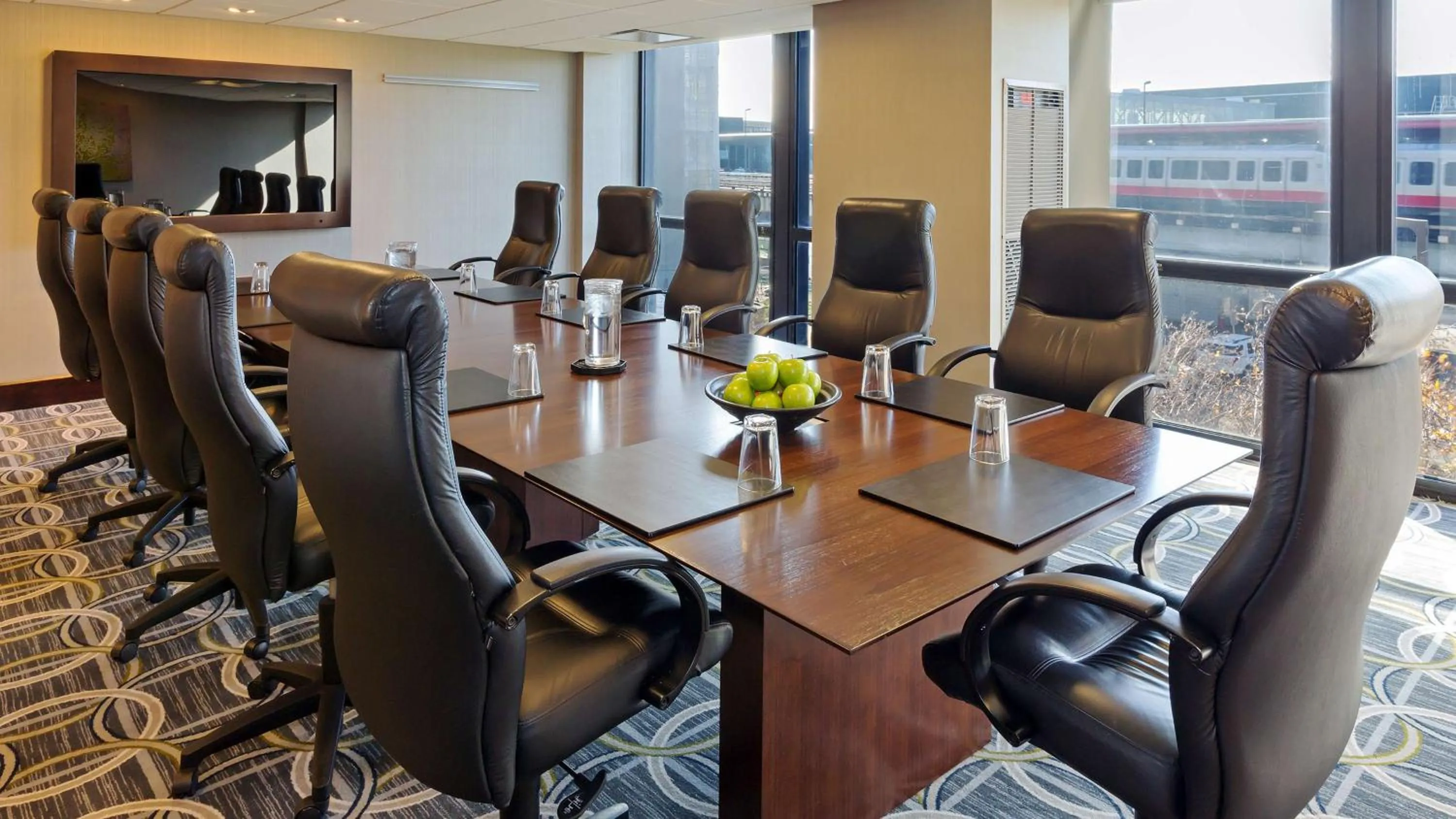 Meeting/conference room in Hilton Chicago O'Hare Airport