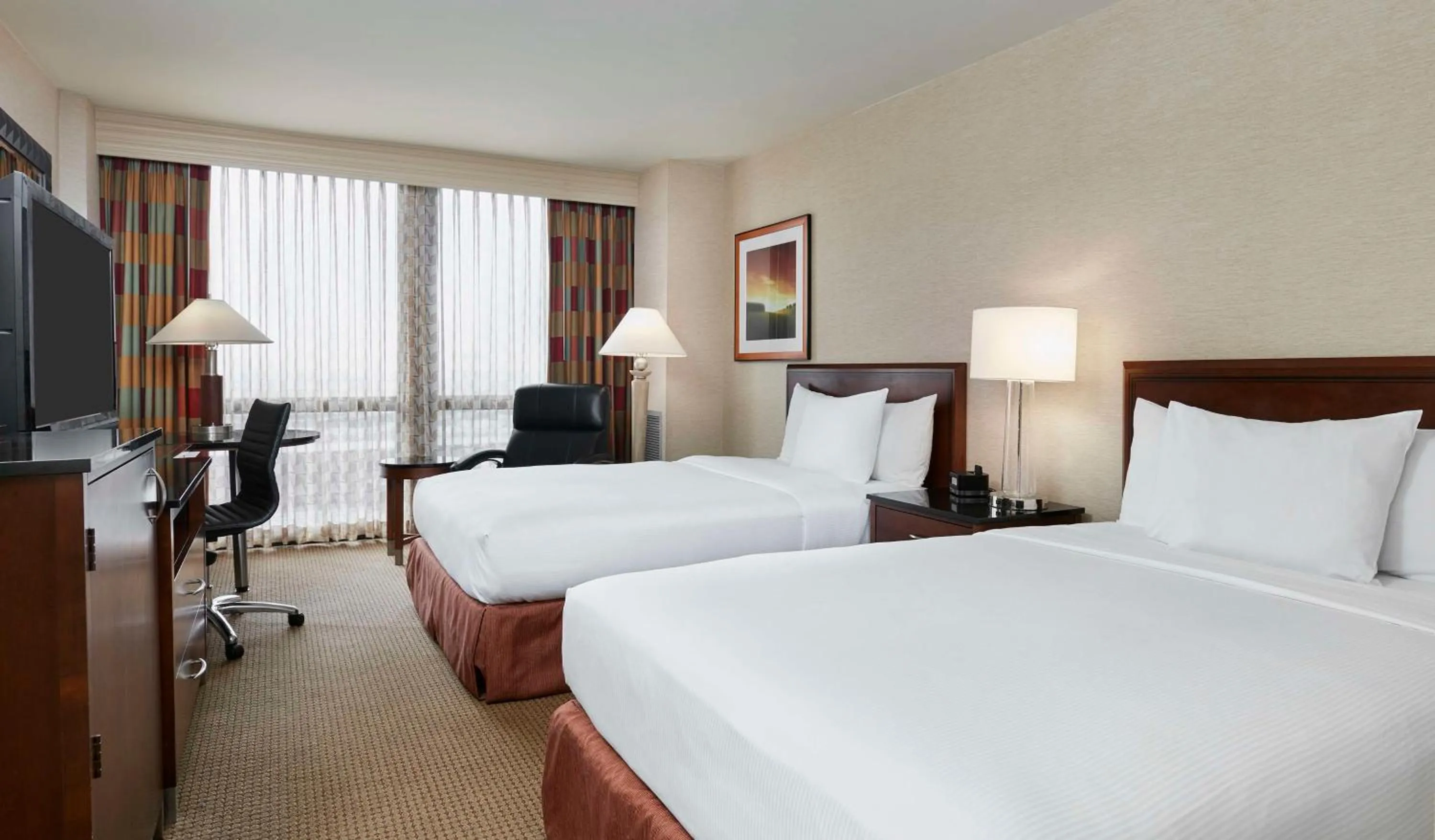 Bedroom, Bed in Hilton Chicago O'Hare Airport