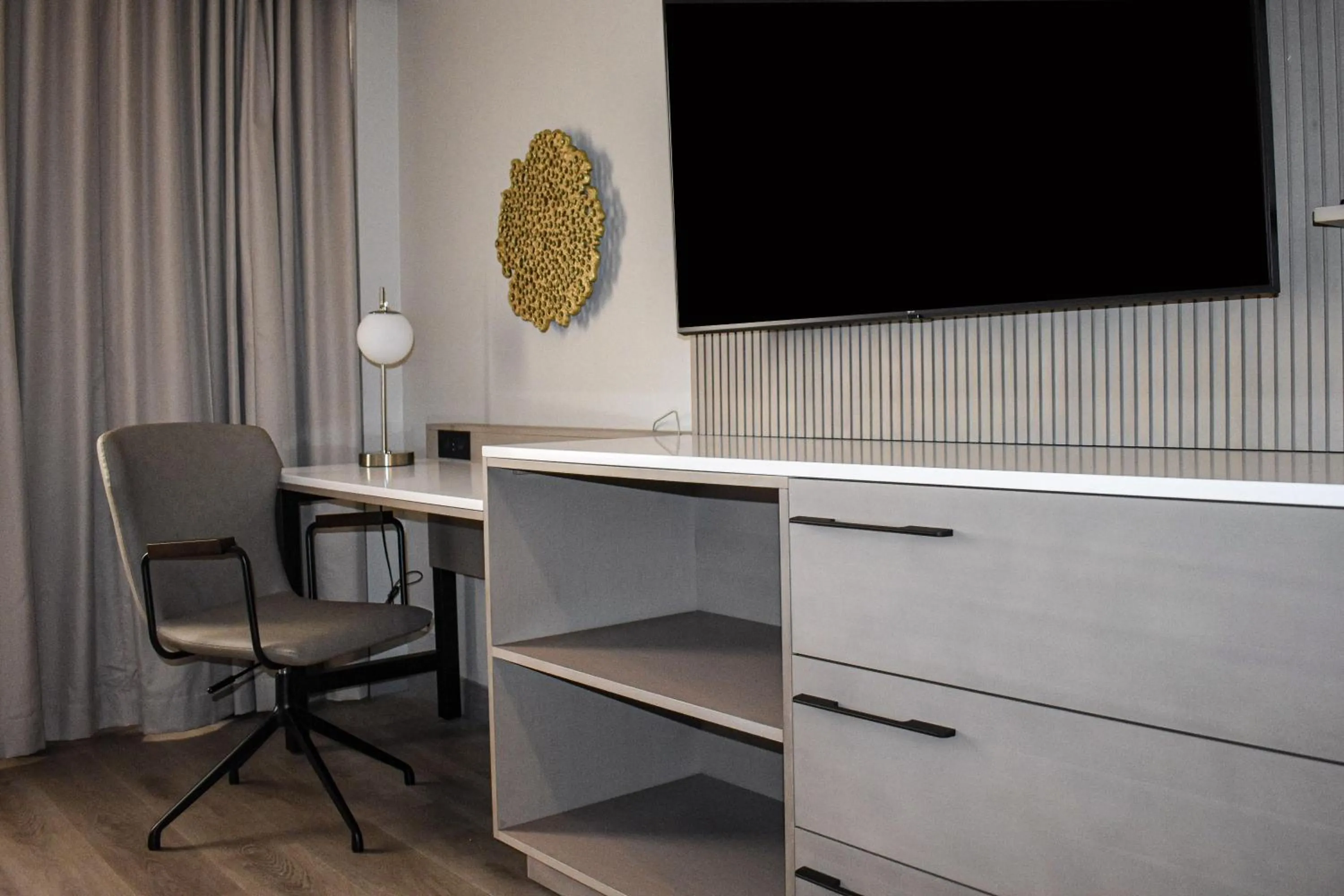 Bedroom in DoubleTree by Hilton Chicago - Oak Brook