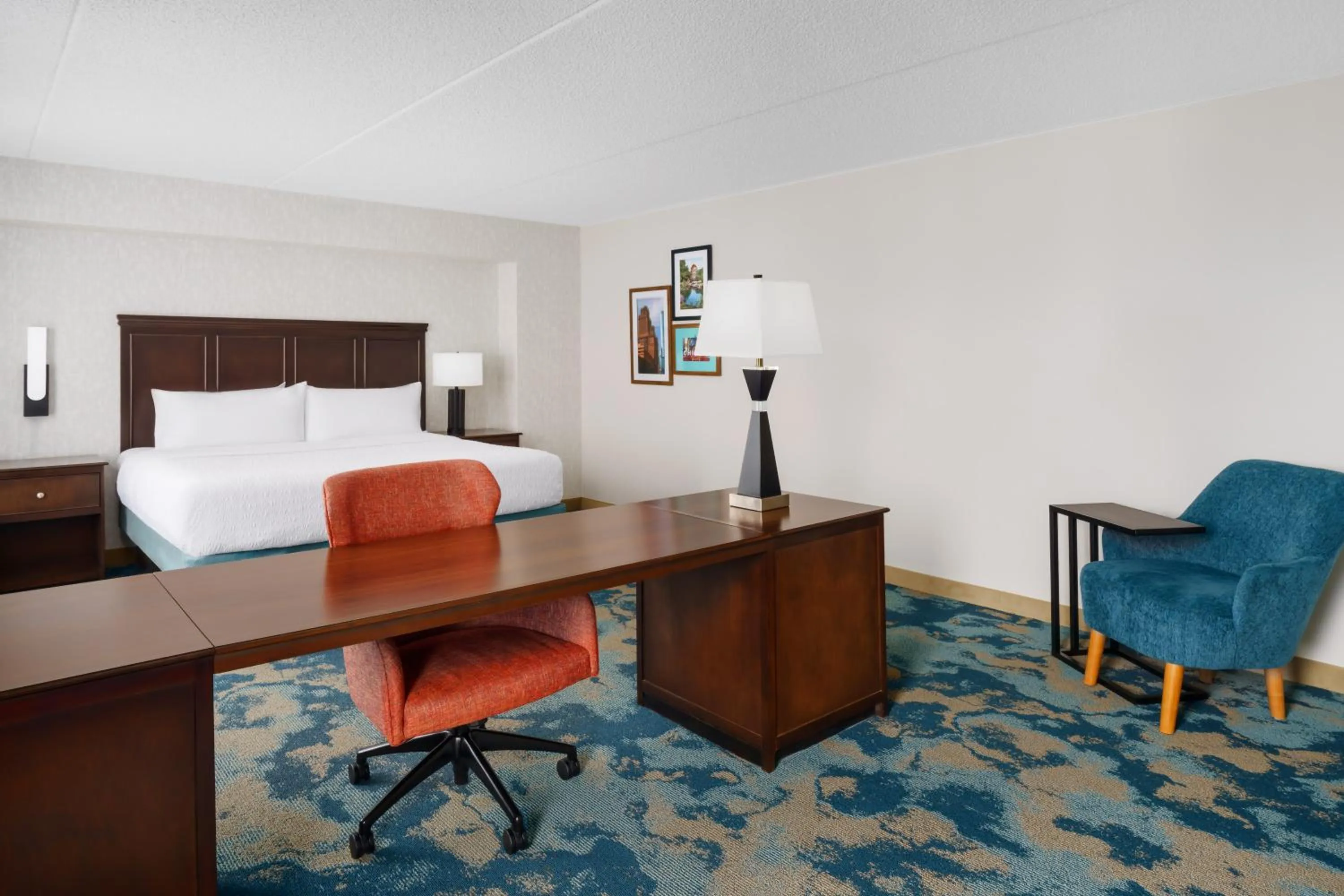 Guests, Bed in Hampton Inn Chicago-Midway Airport