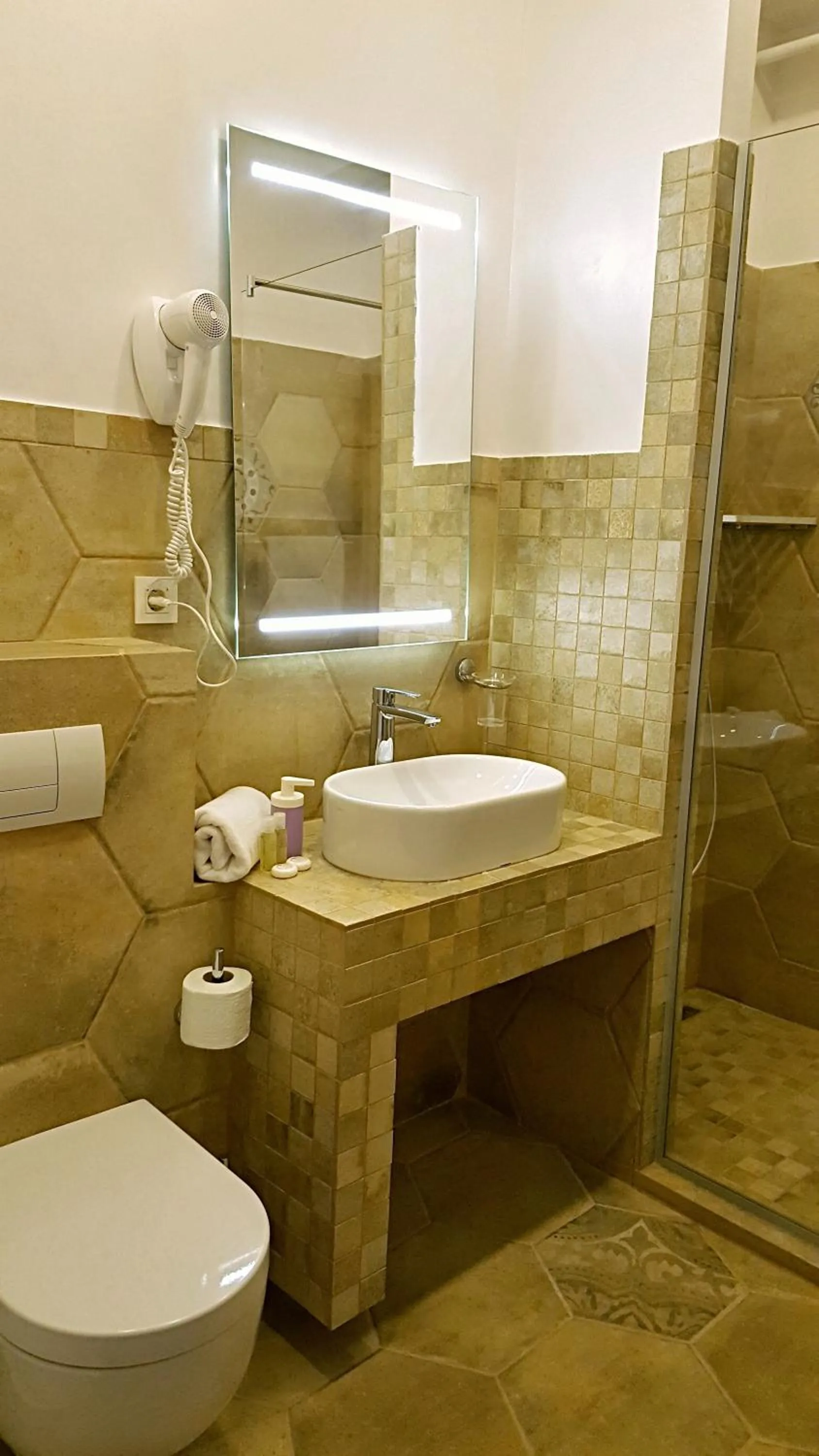 Bathroom in Windmill Studios by Rembrandt Old Town