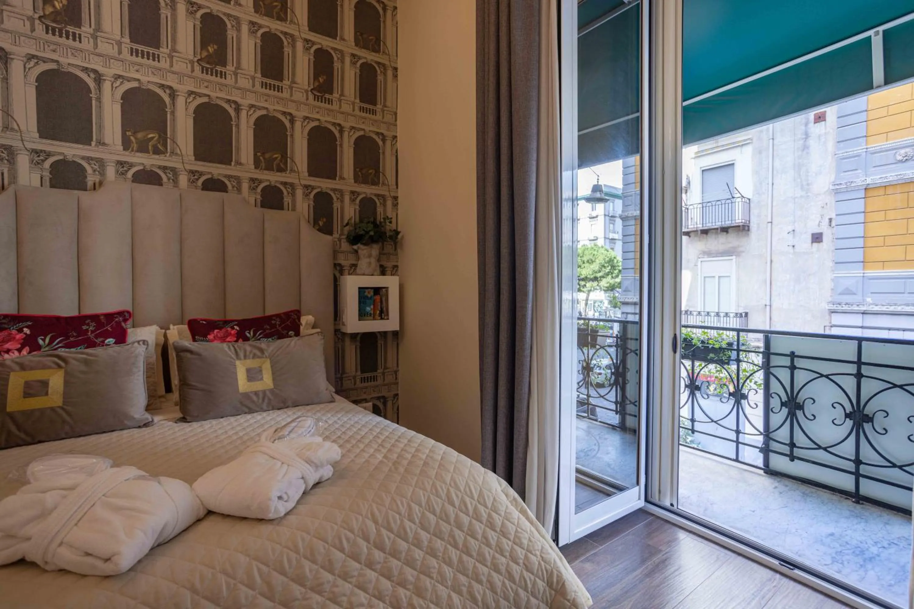 Bed in Domus Deorum Deluxe