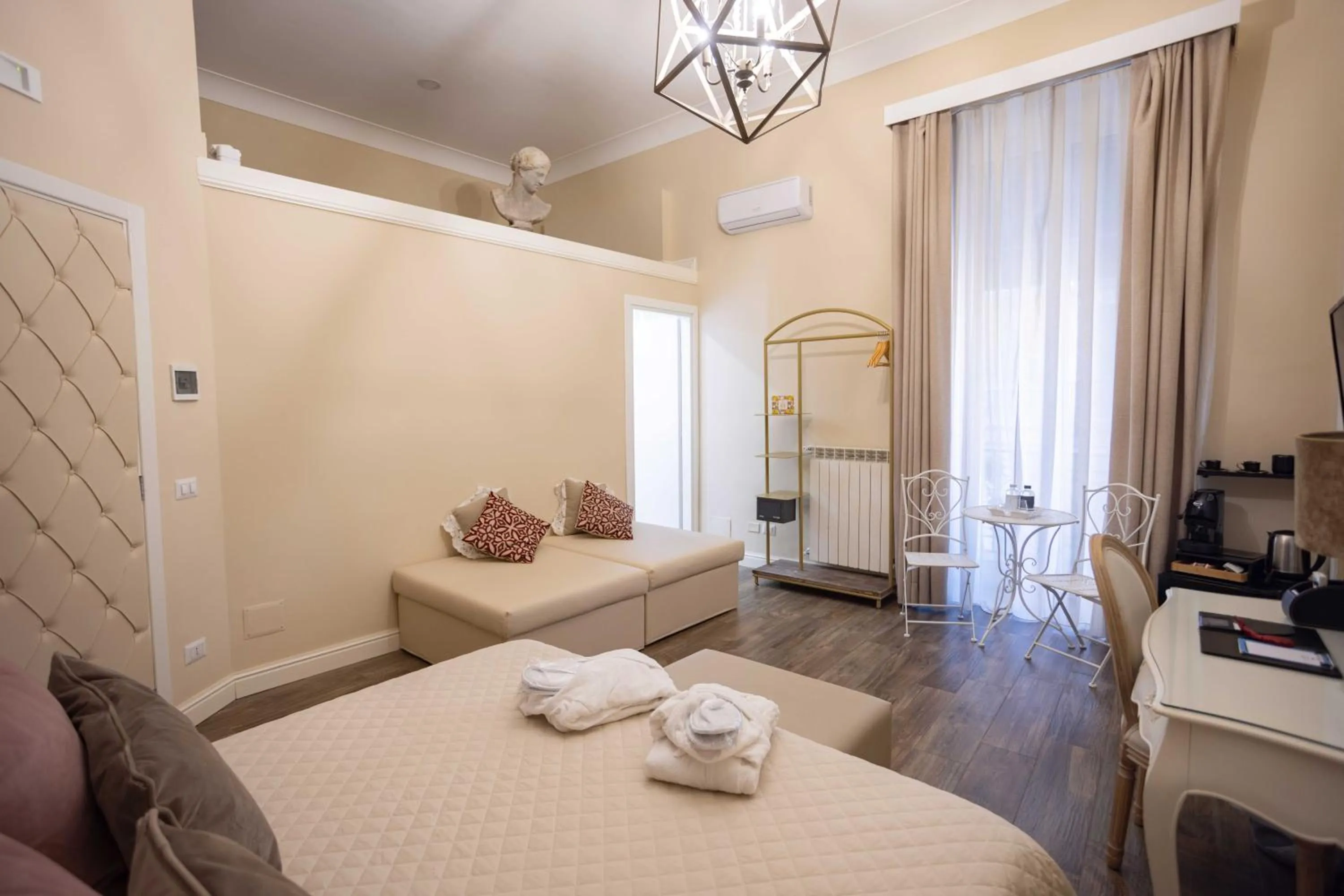 Bed in Domus Deorum Deluxe